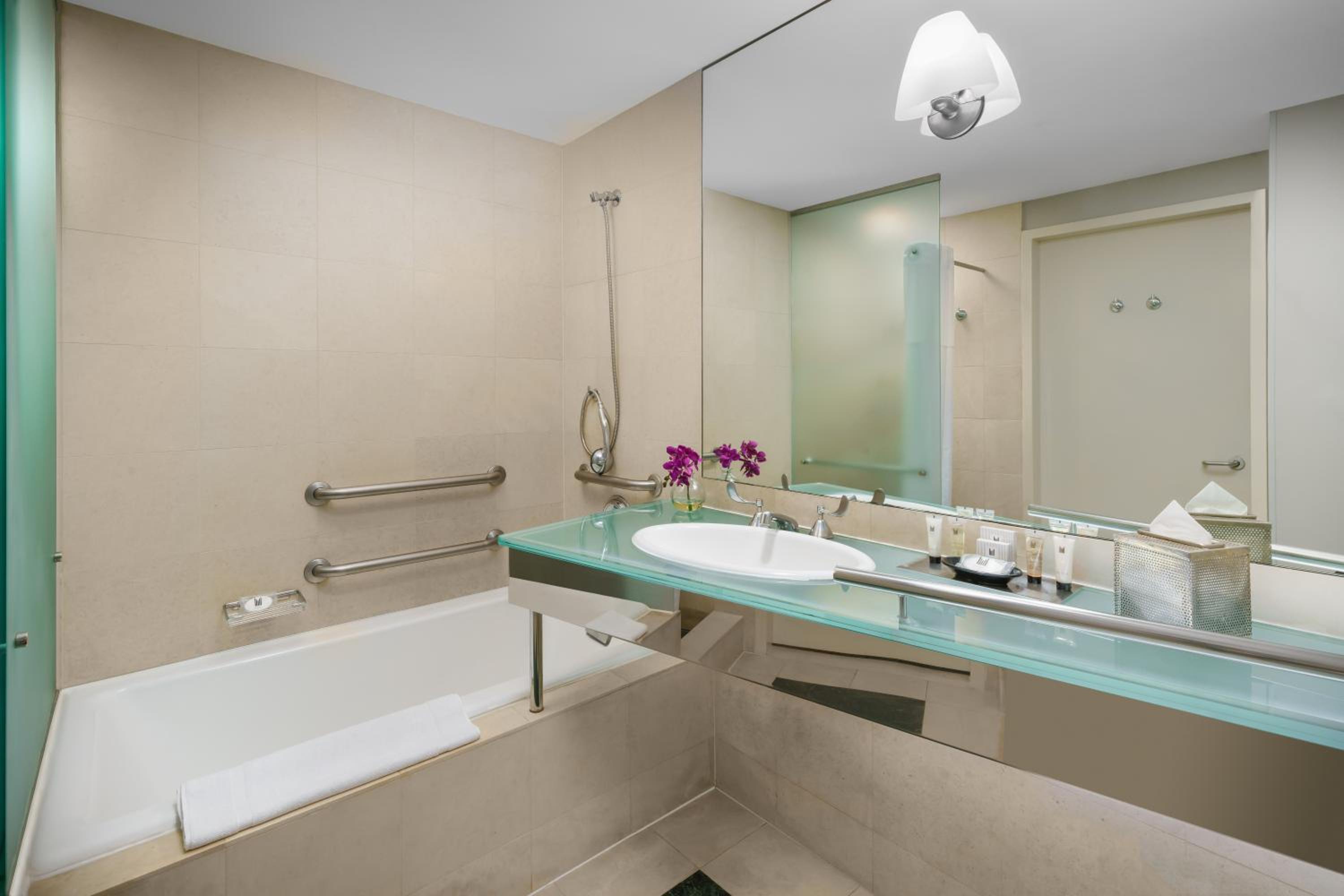 Premier King City View - Fully Renovated photo 2
