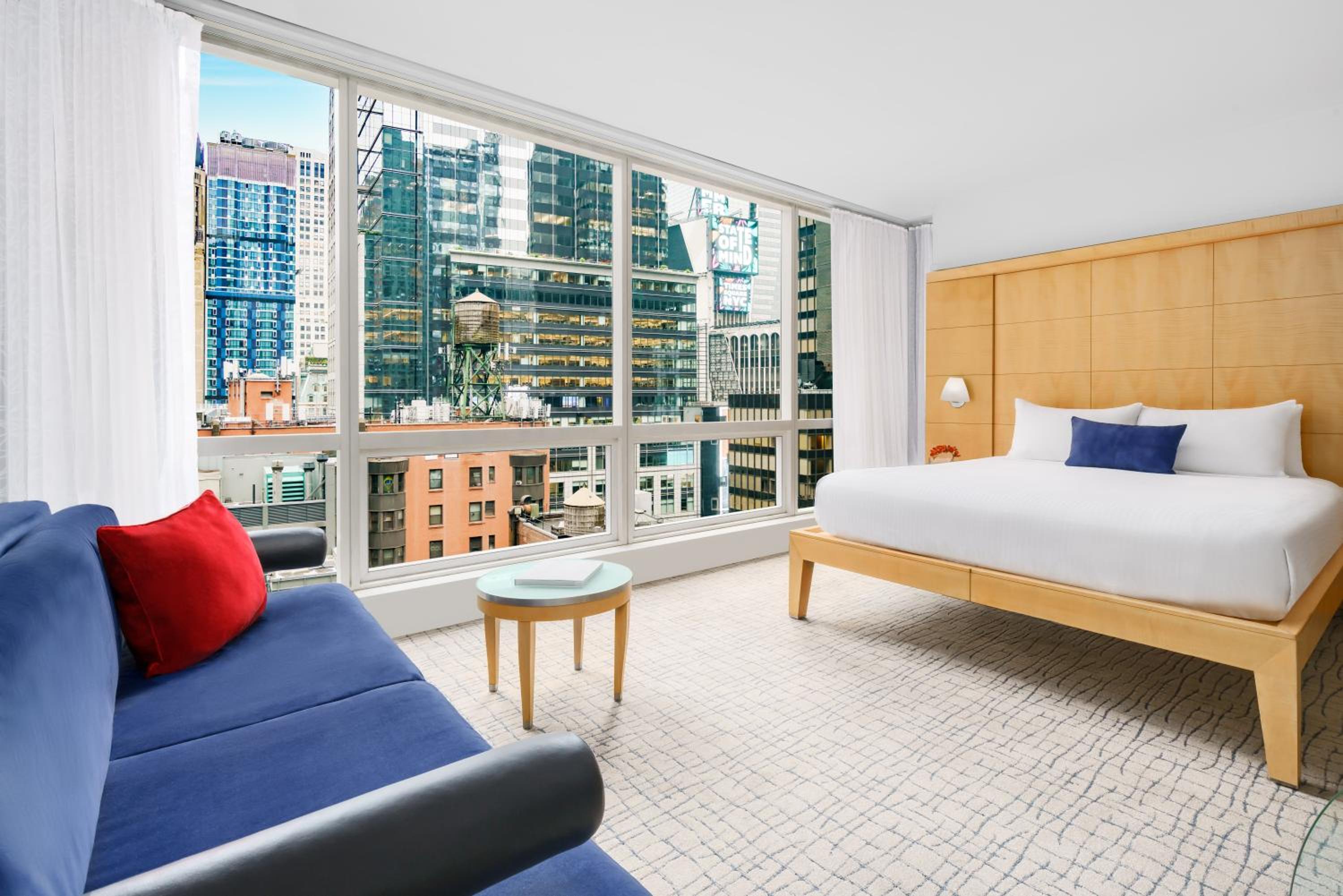 Executive King High Floor - Fully Renovated photo 1