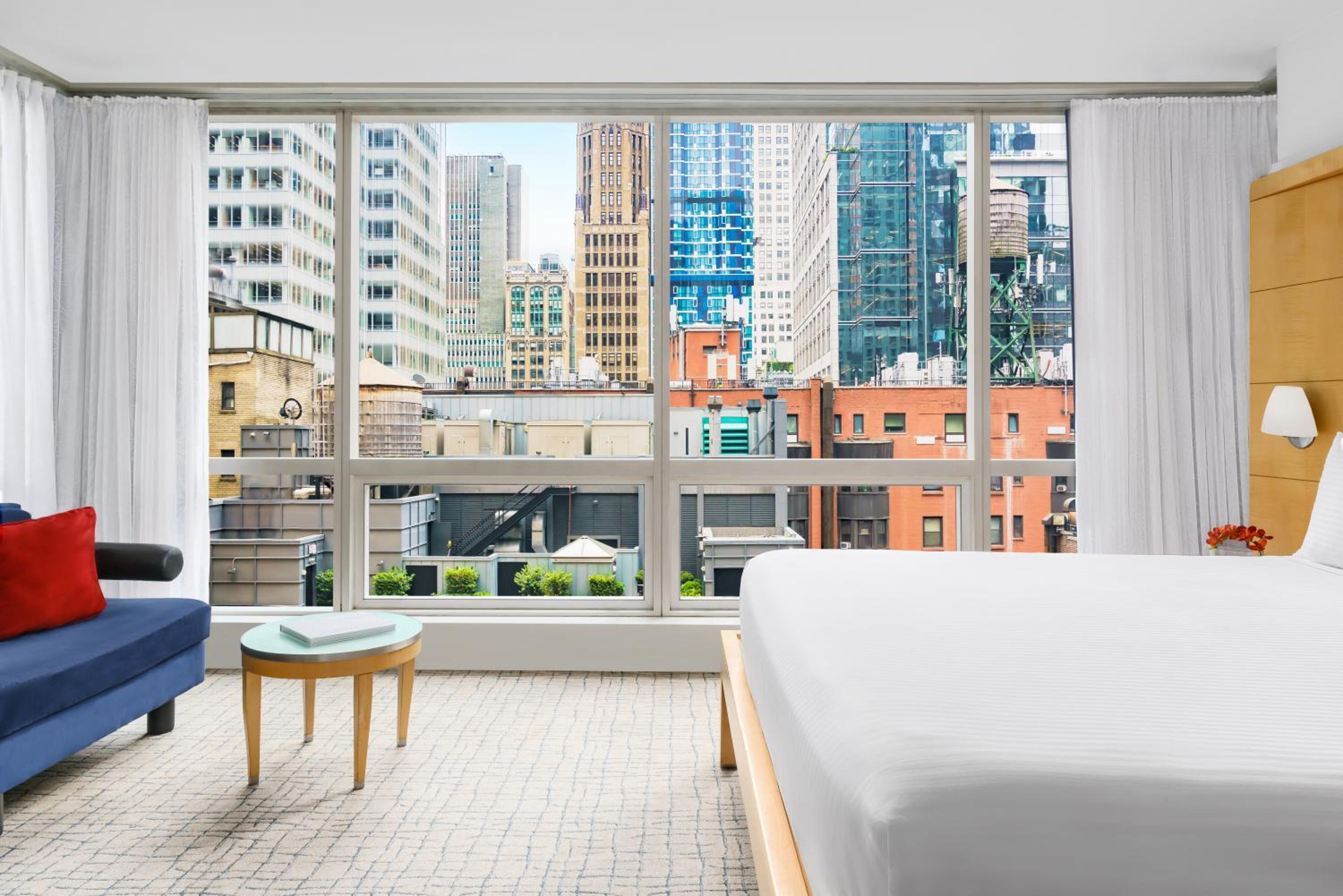 Executive King High Floor - Fully Renovated photo 2