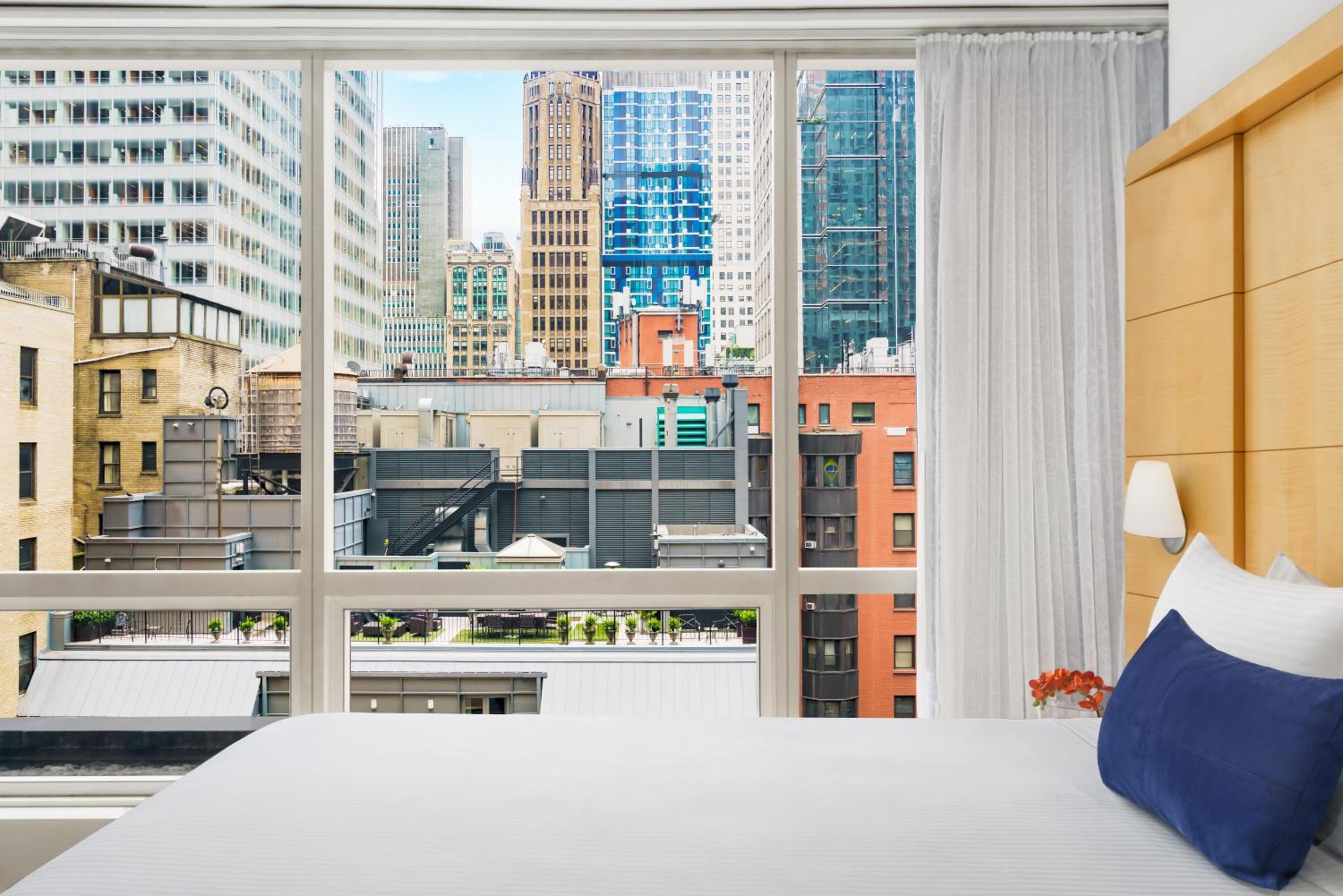 Executive King High Floor - Fully Renovated photo 2