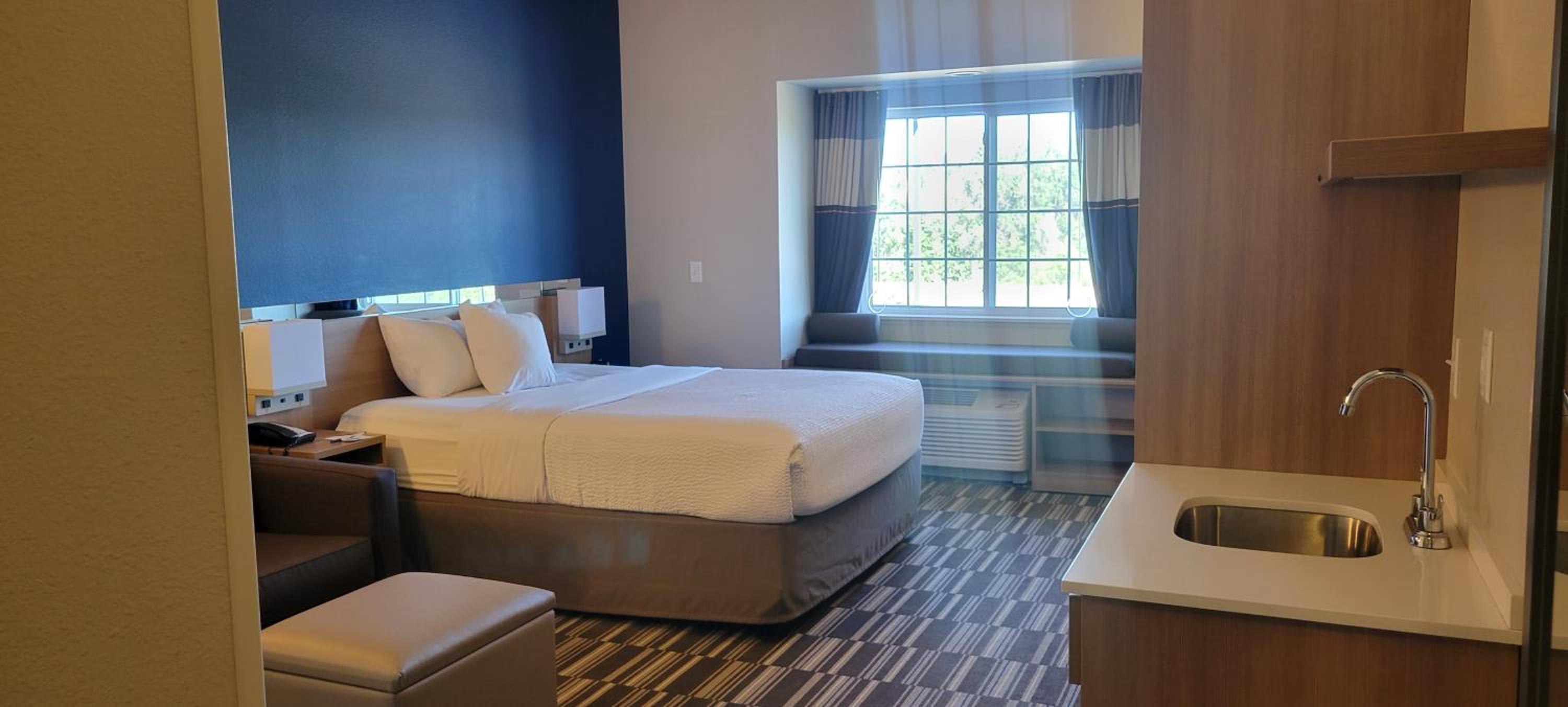Queen Studio Suite - Mobility Access/Non-Smoking - Photo 1