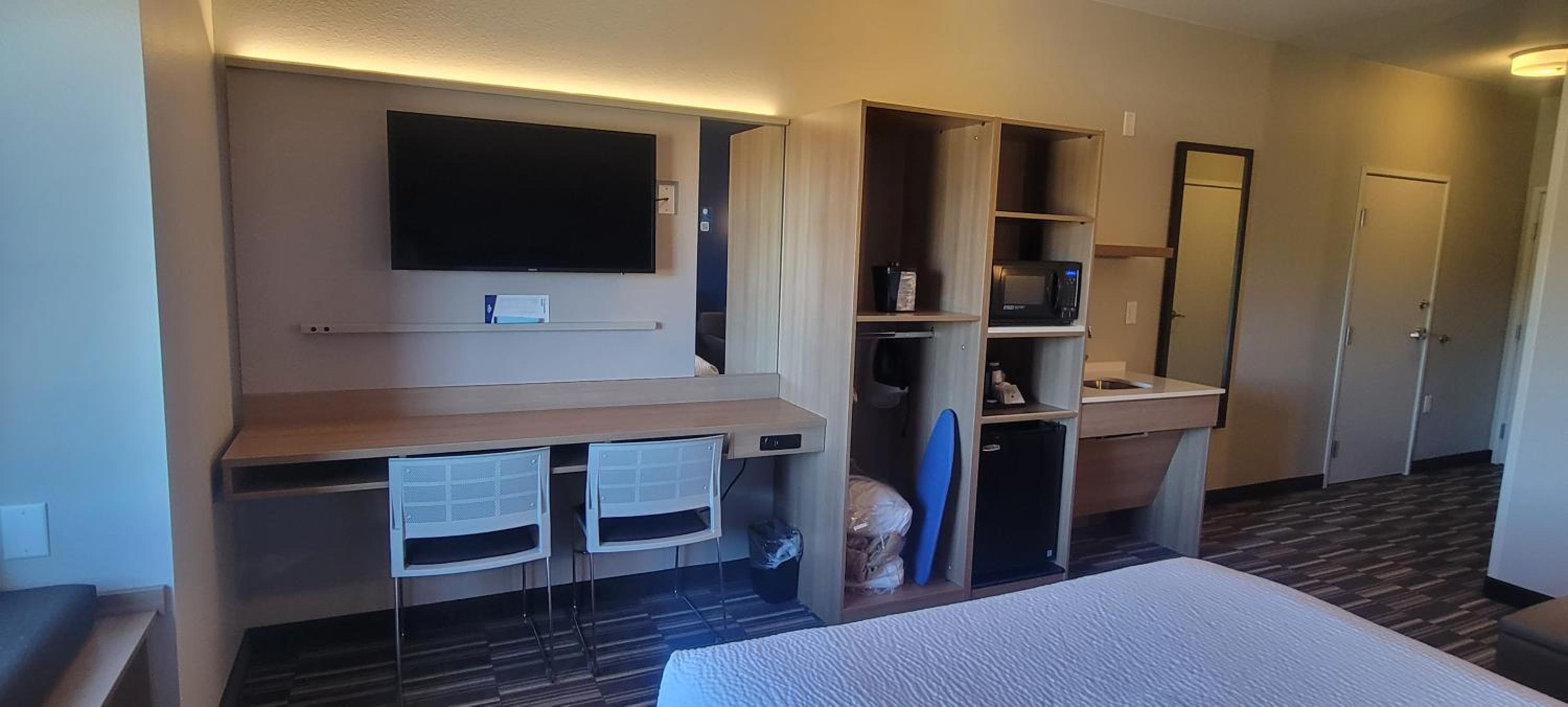 Queen Studio Suite - Mobility Access/Non-Smoking - Photo 2