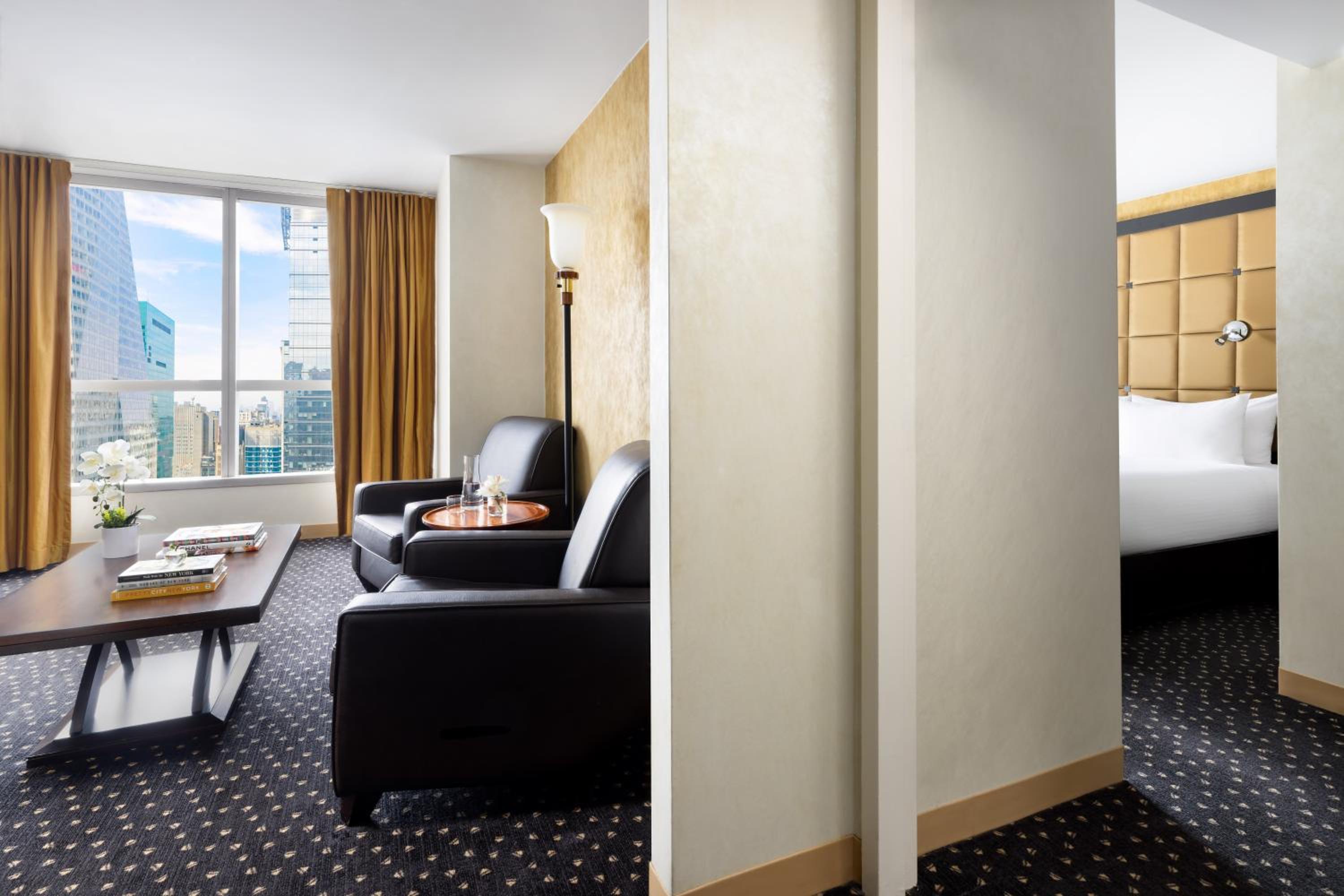 One-Bedroom King Suite thumbnail 6