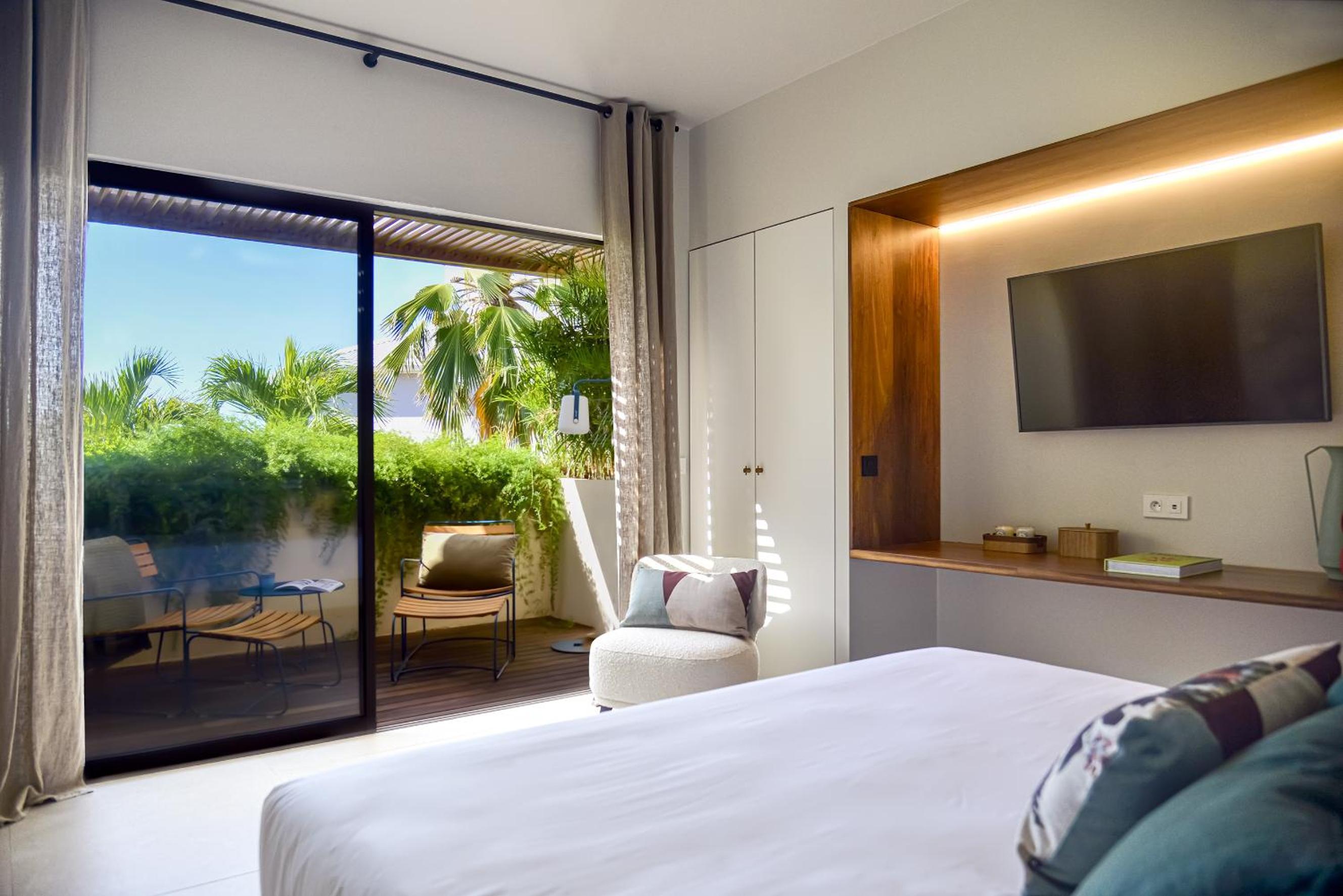 Deluxe Room - Photo 2