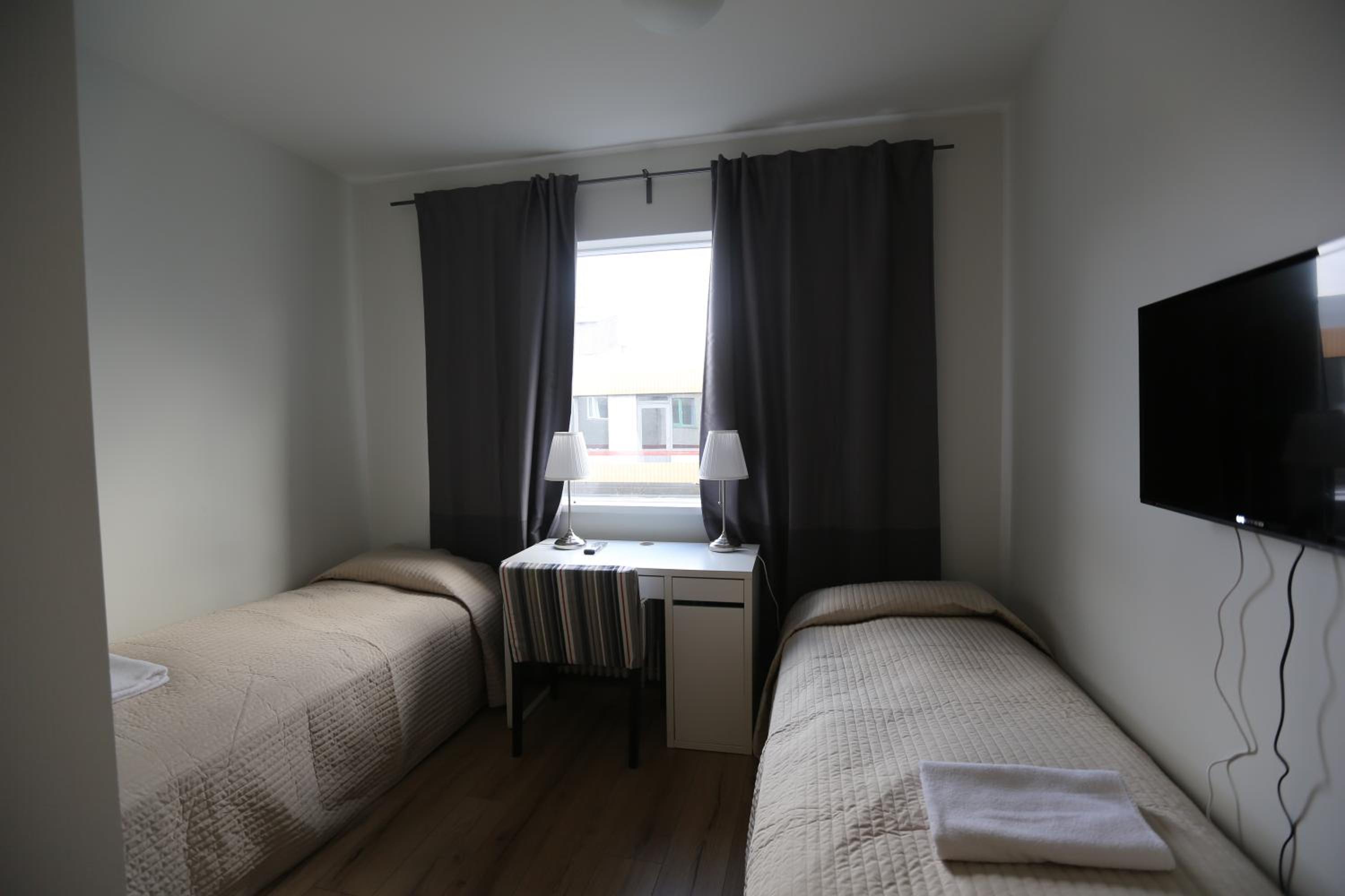 Twin Room with Private Bathroom photo 3