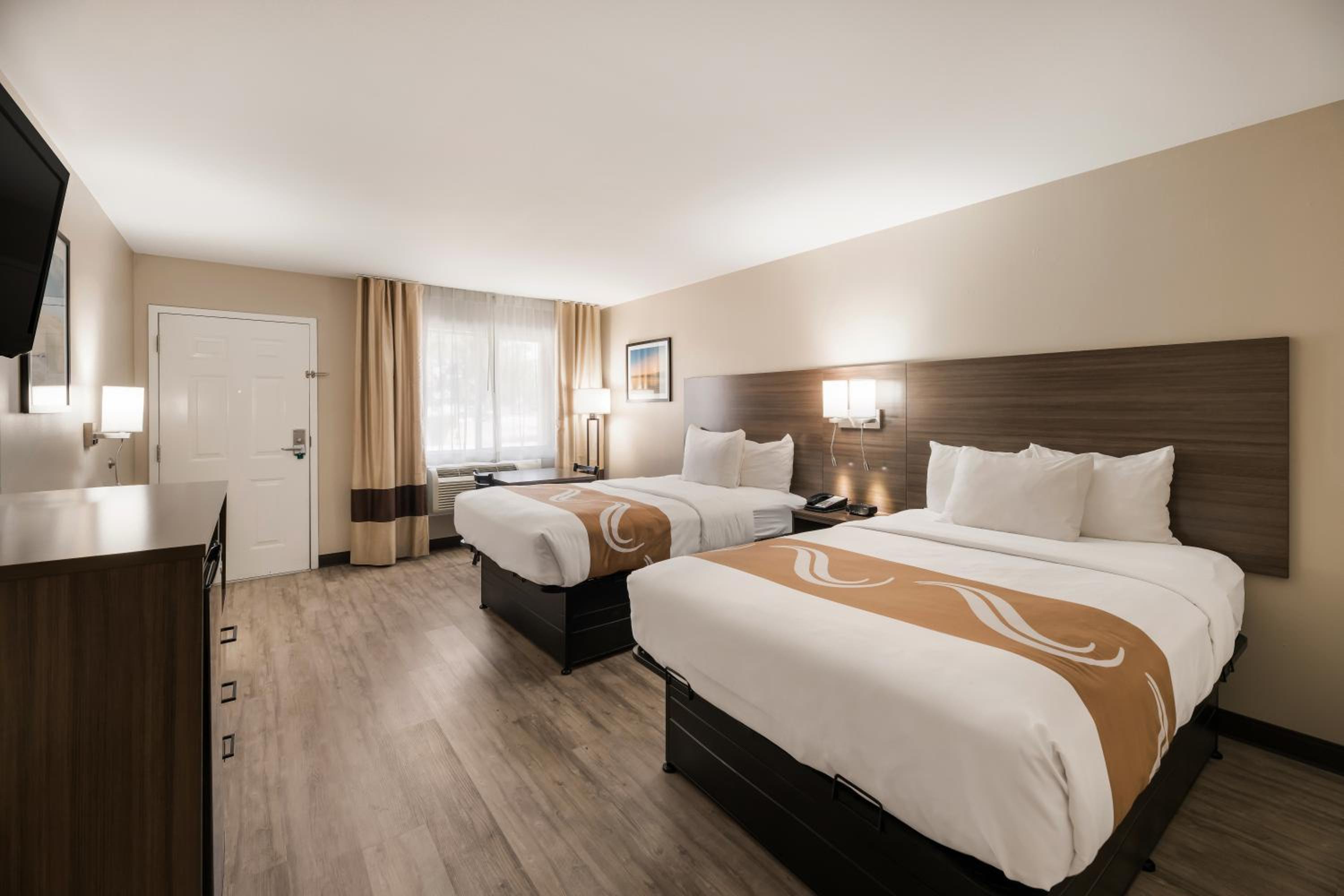 Double Room with Two Double Beds - Non-Smoking - Photo 3