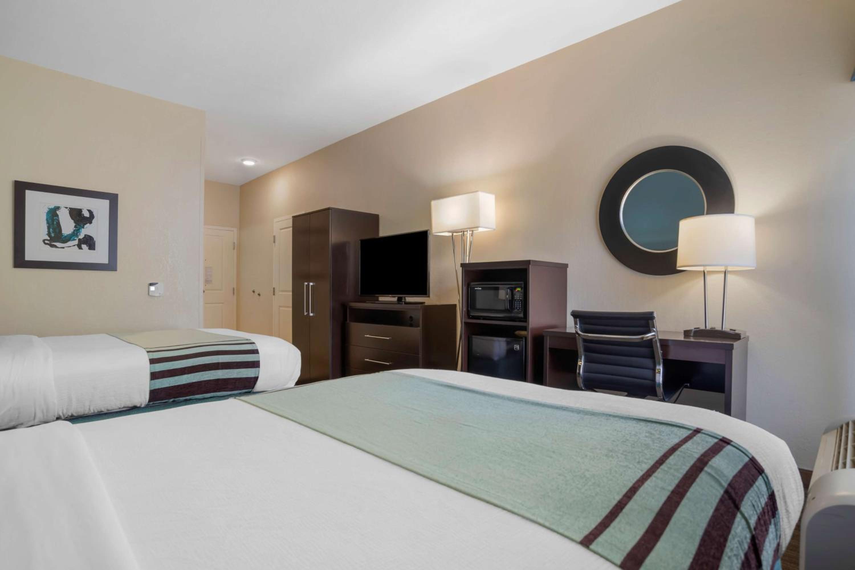 Double Room with Two Double Beds and Roll-In Shower - Disability Access/Non-Smoking - Photo 2