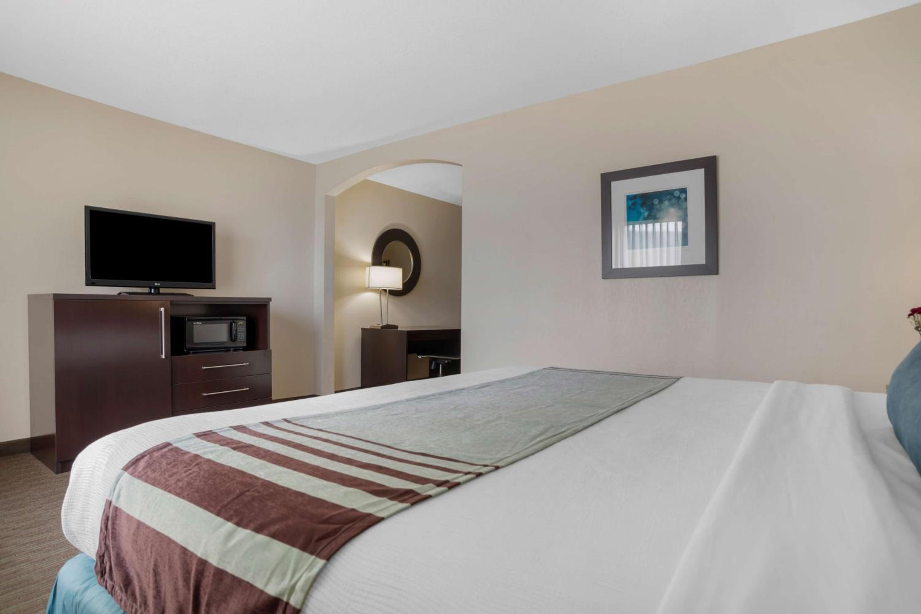King Suite with Sofa Bed - Photo 3