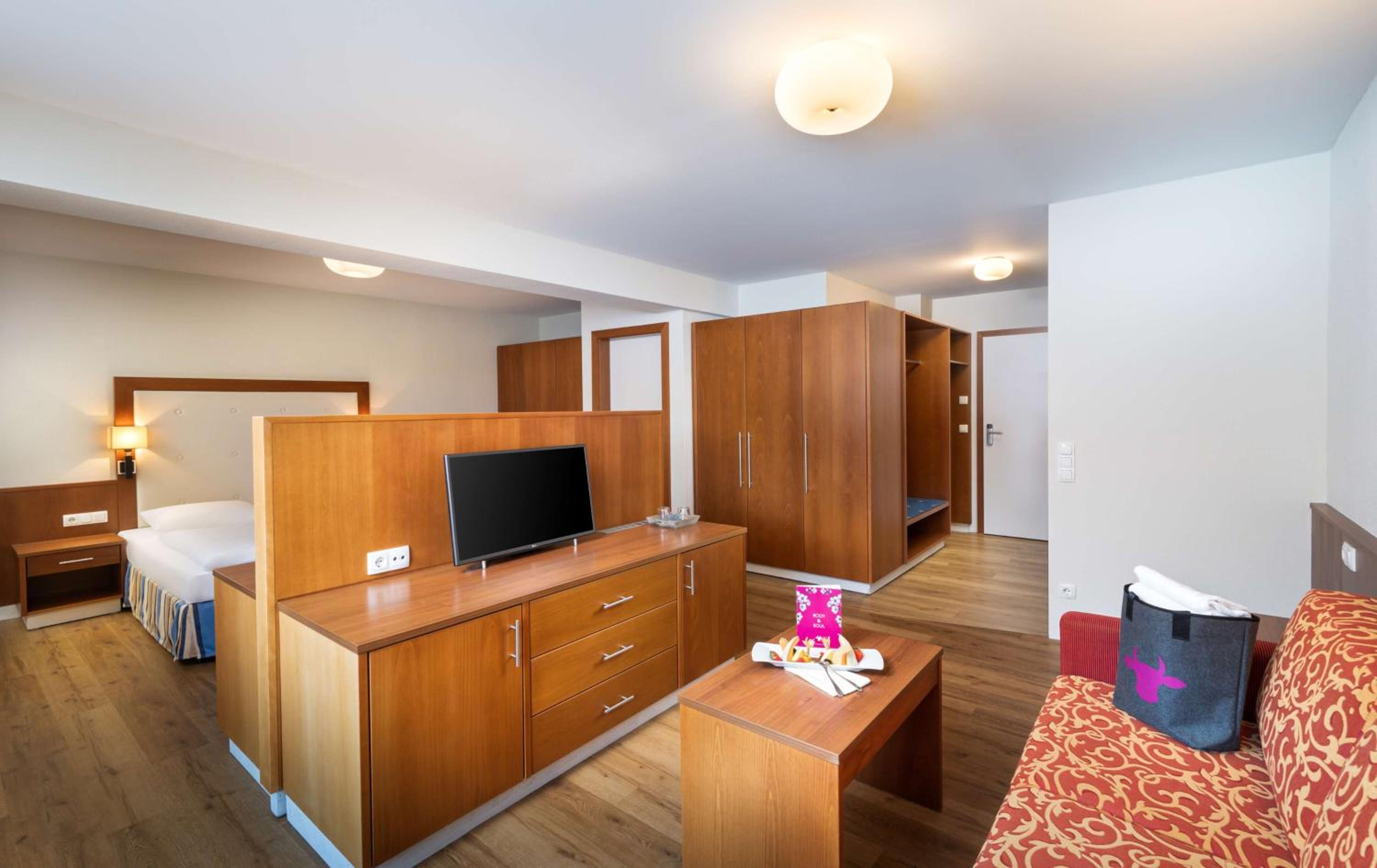 Family Room (2 Adults + 2 Children) photo 2