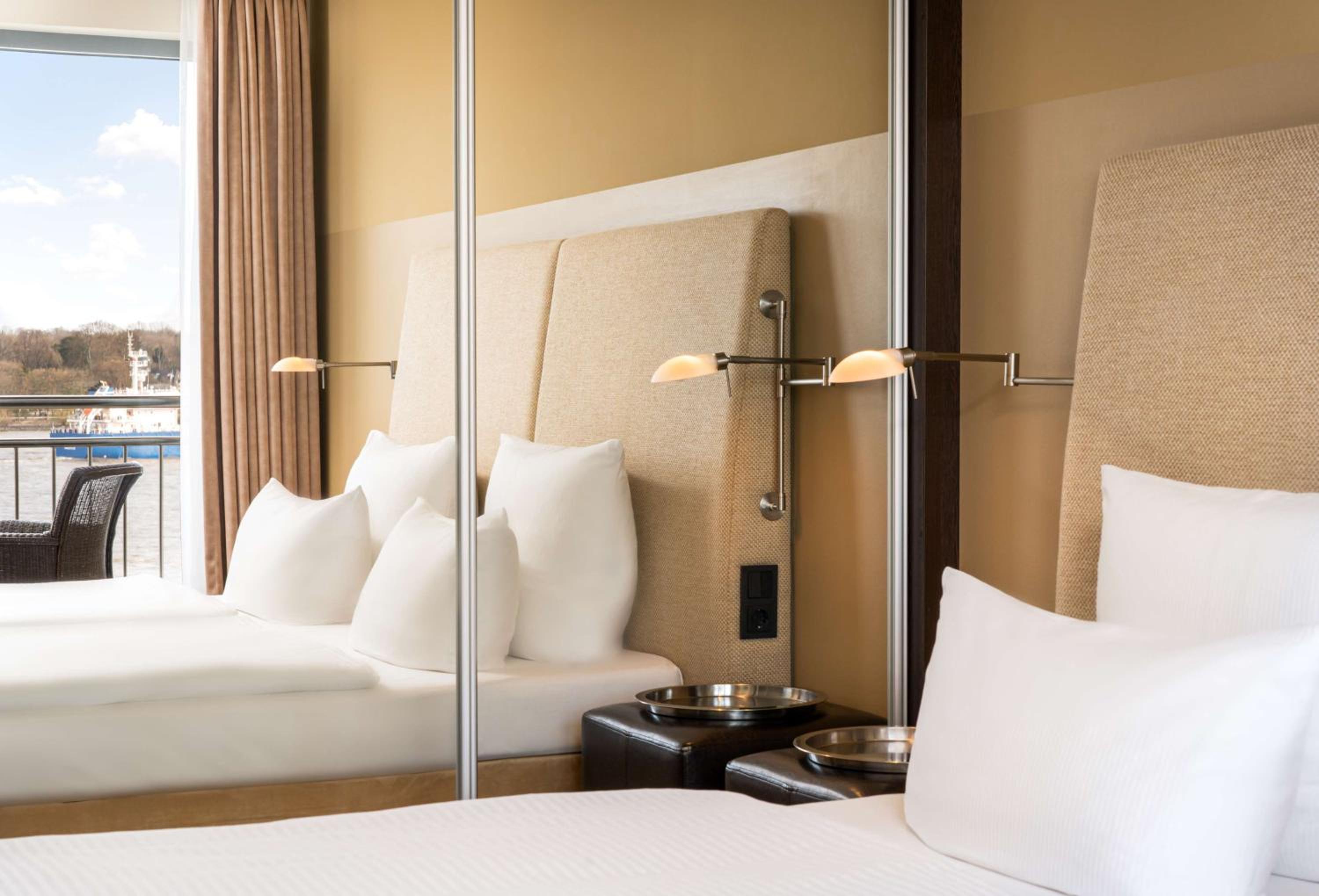 Superior Double or Twin Room with River View photo 2