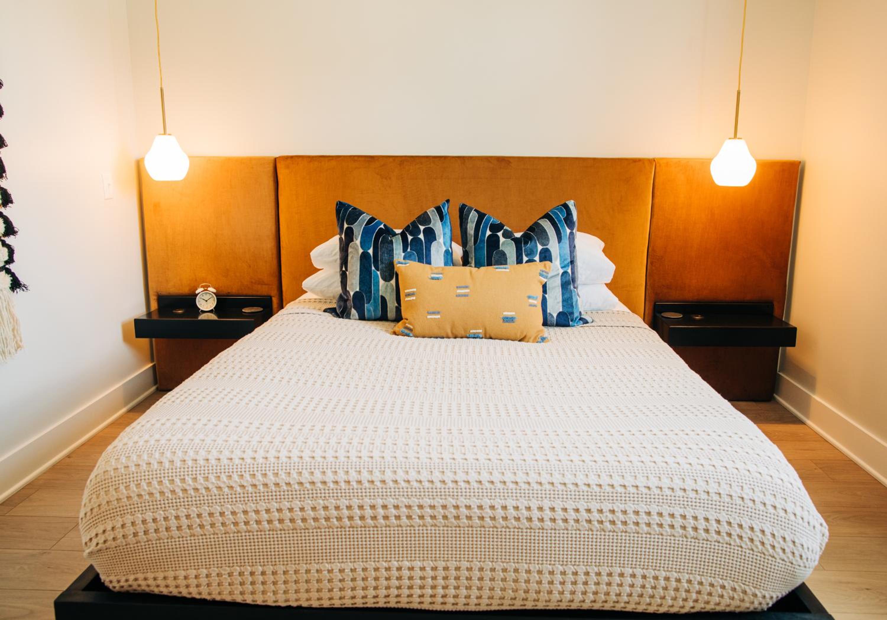 Deluxe Queen Suite