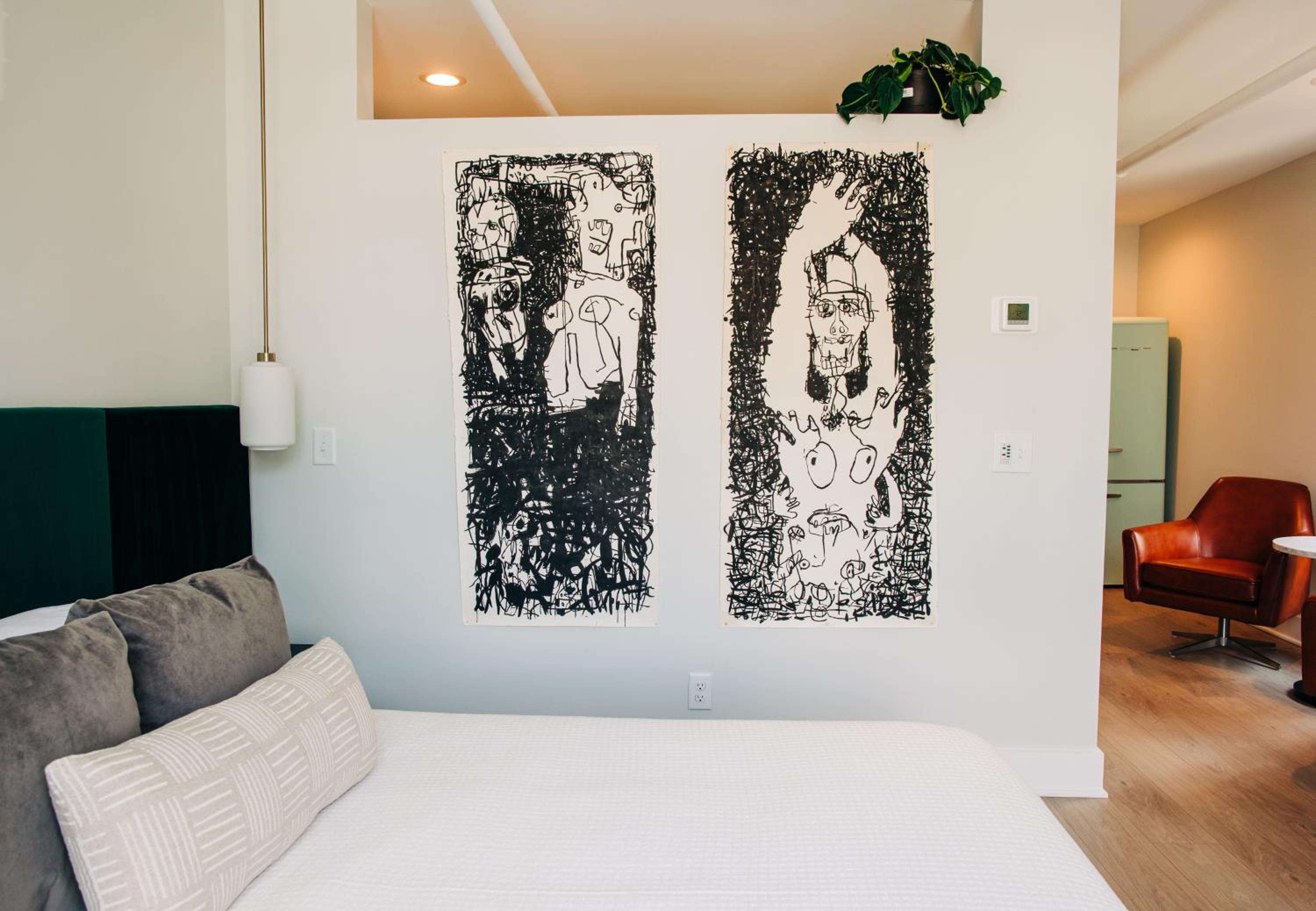 Deluxe Queen Suite - Photo 17