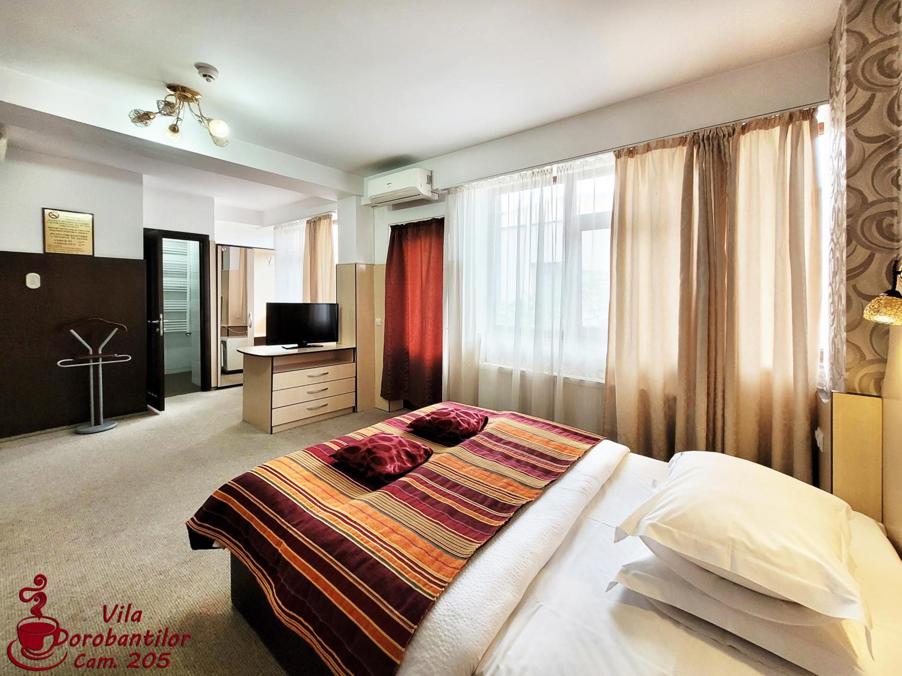 Deluxe Double Room with Balcony - Photo 6