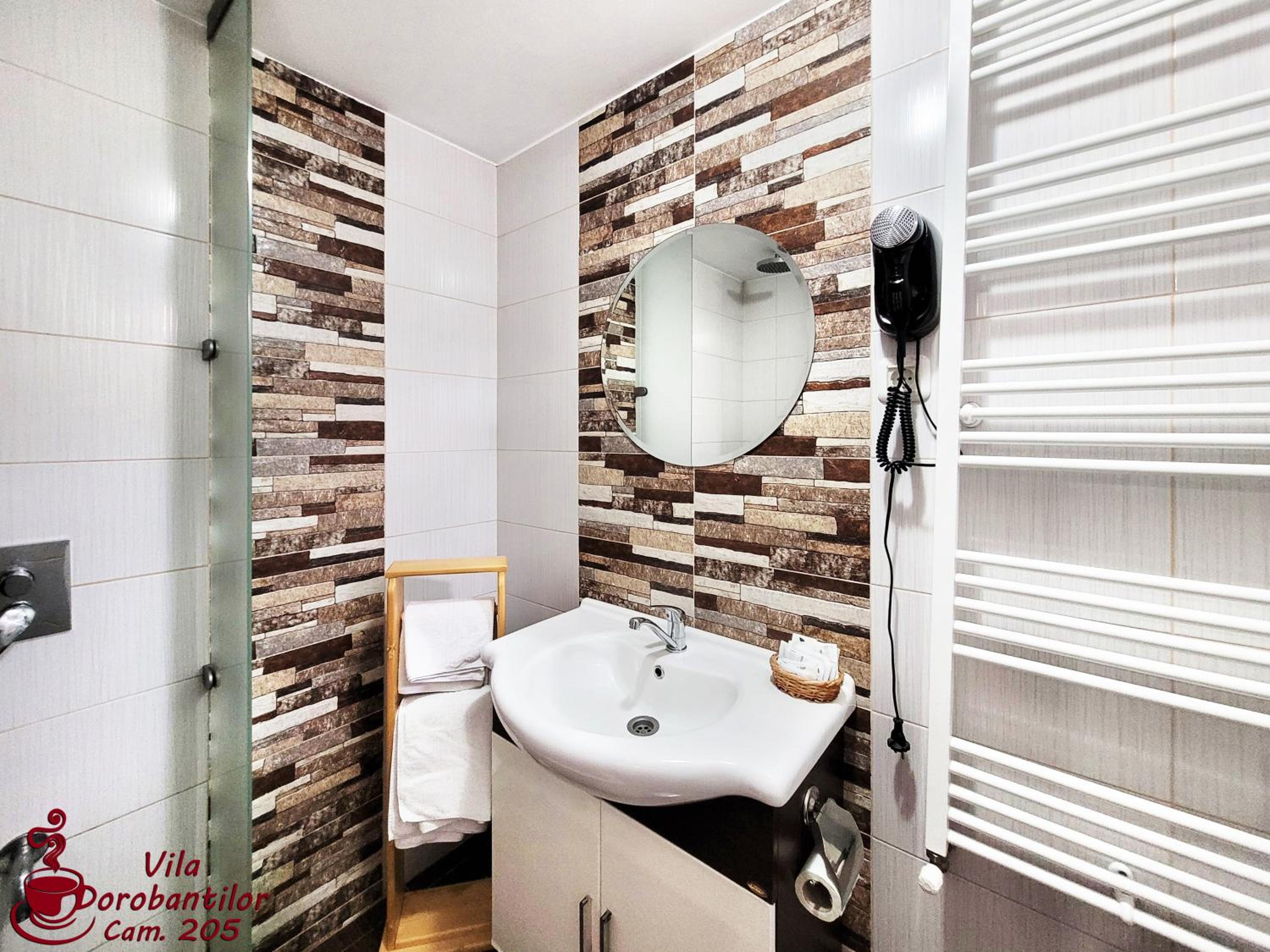 Deluxe Double Room with Balcony - Photo 5