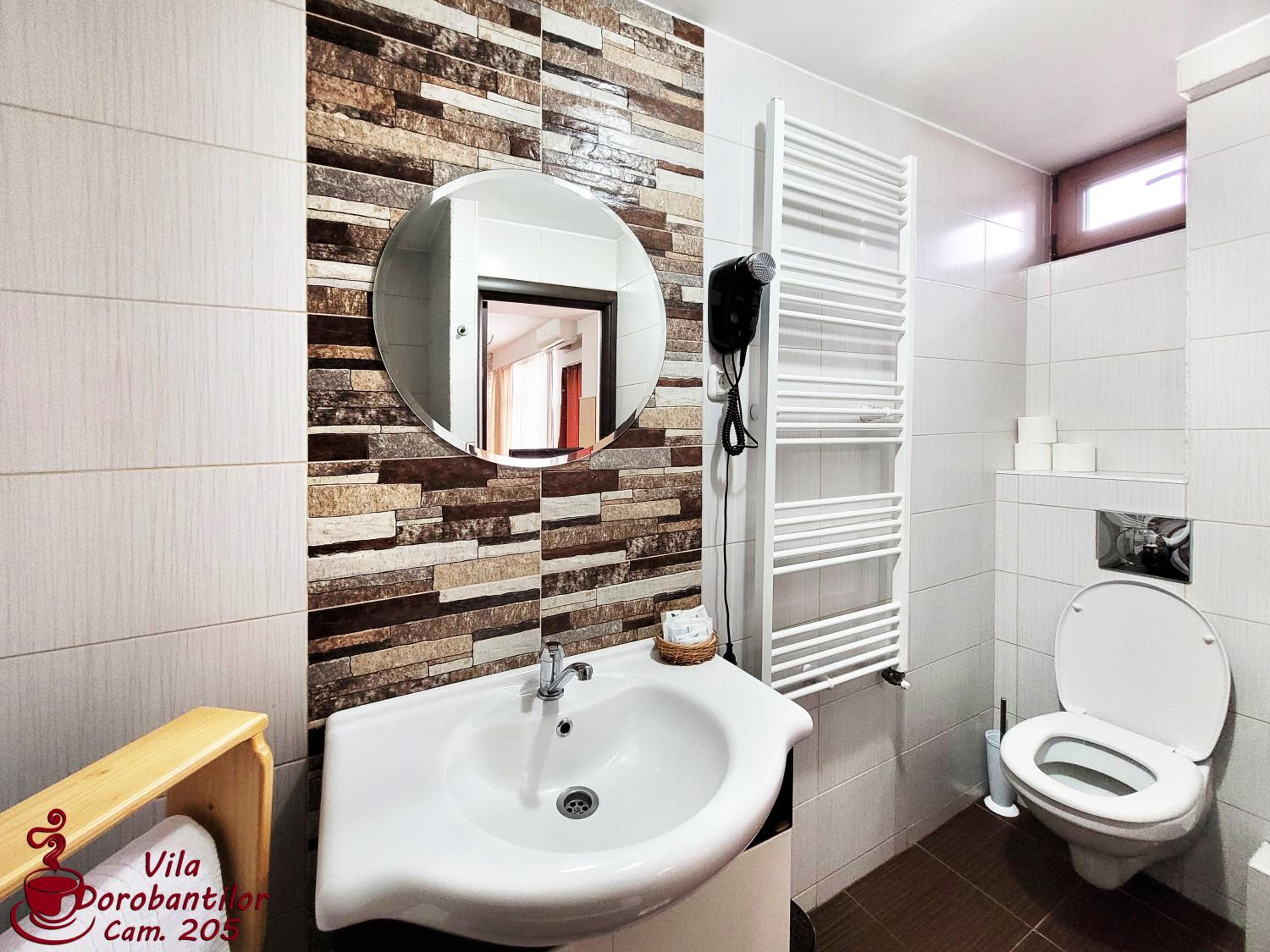 Deluxe Double Room with Balcony - Photo 4