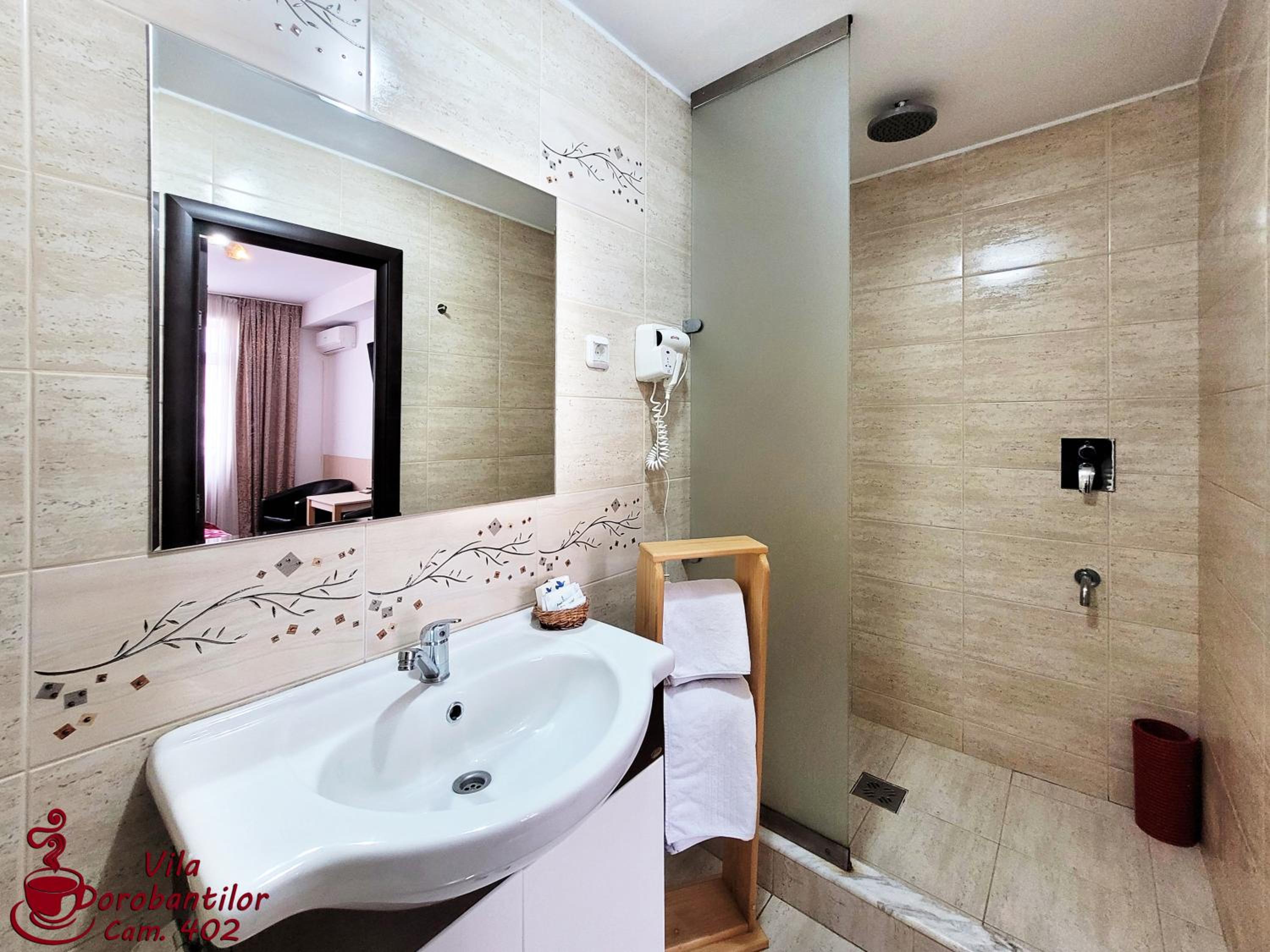 Twin Room with Balcony - Photo 3