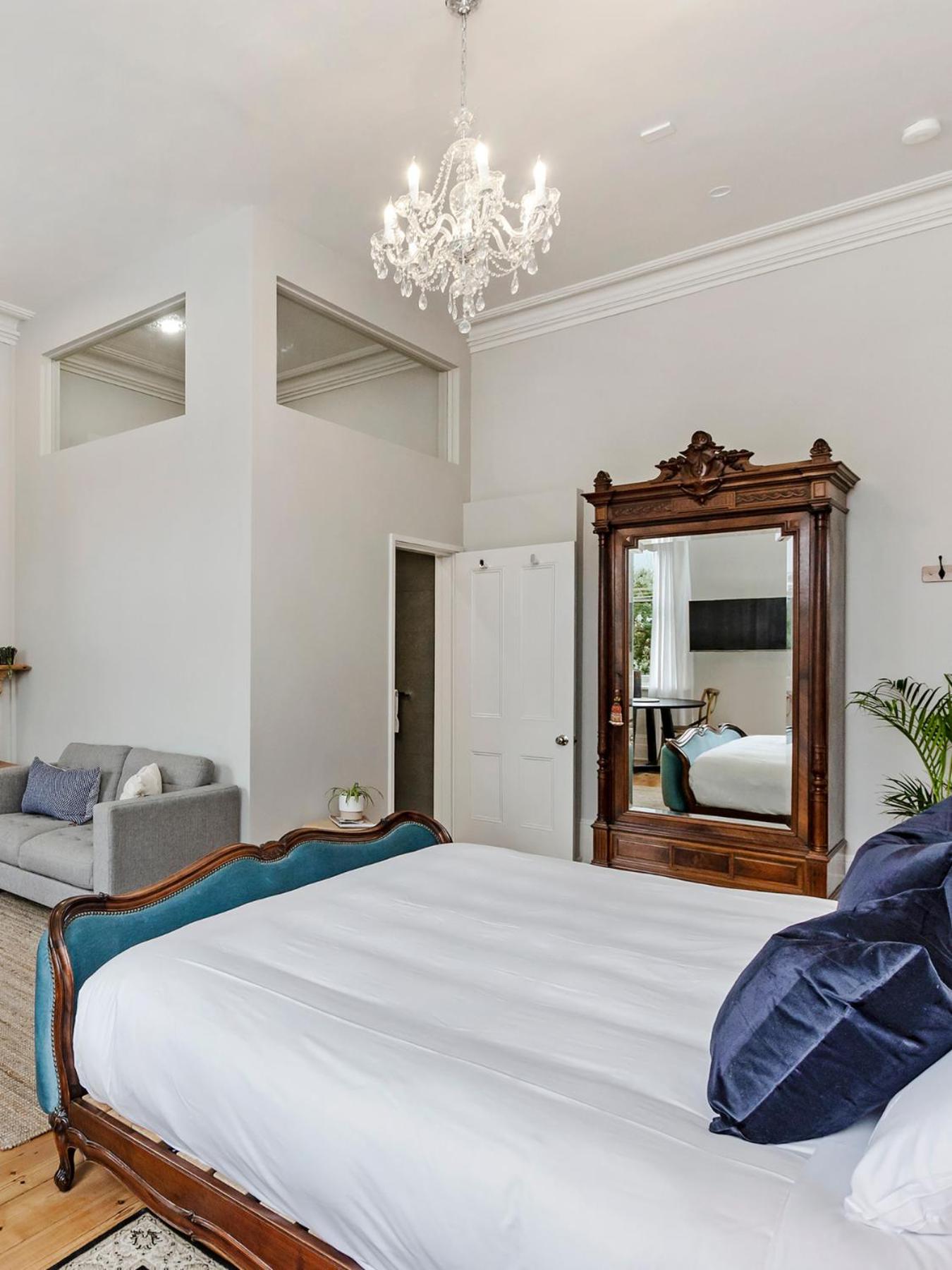 Superior Suite - Photo 4