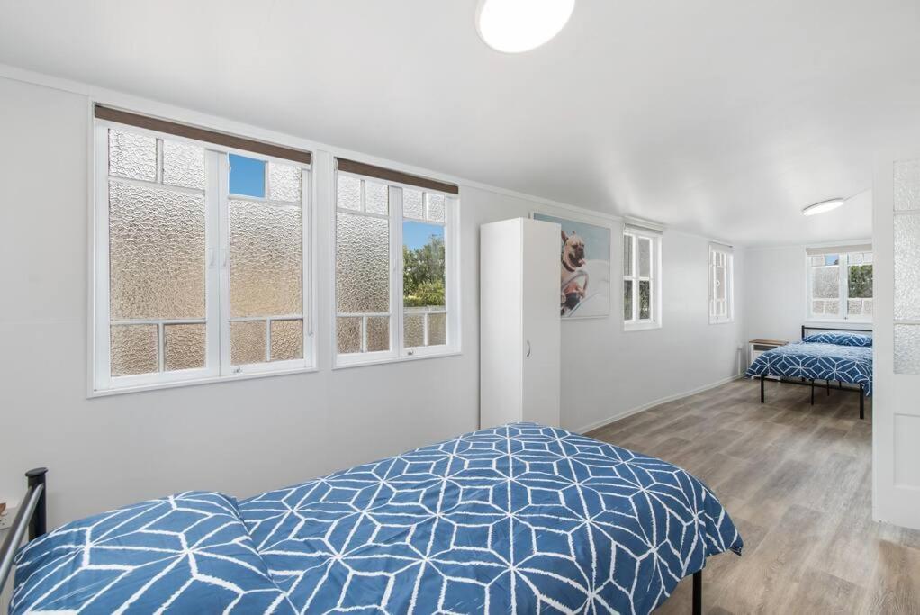 Three-Bedroom House photo 3