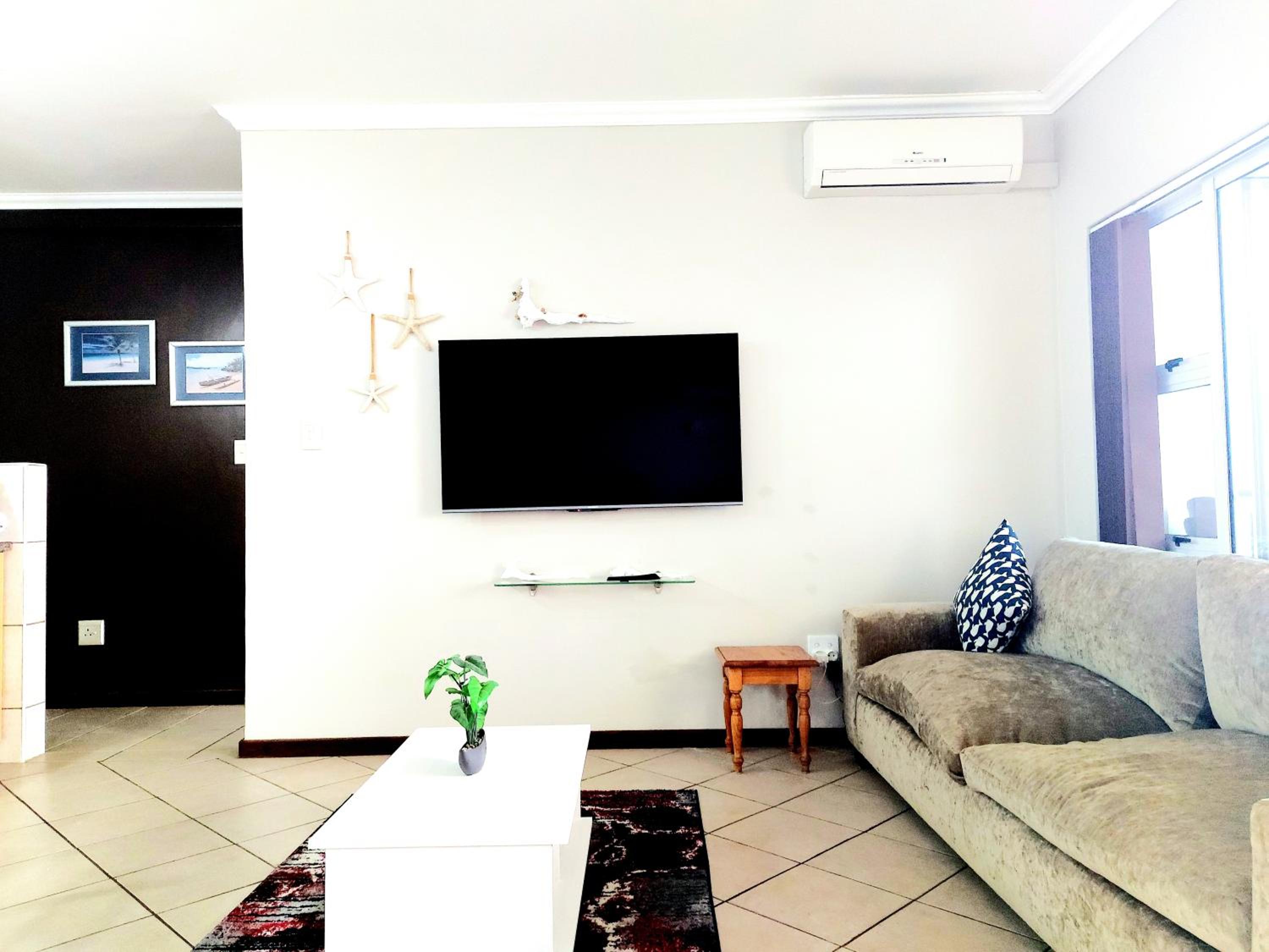 Three-Bedroom Apartment photo 1