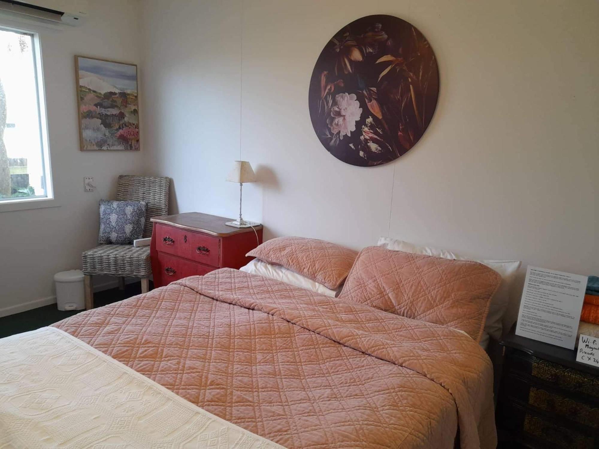 Queen Room With Shared Bathroom photo 1