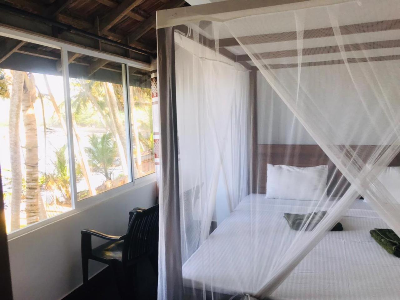 Deluxe Double Room with Side Sea View photo 2