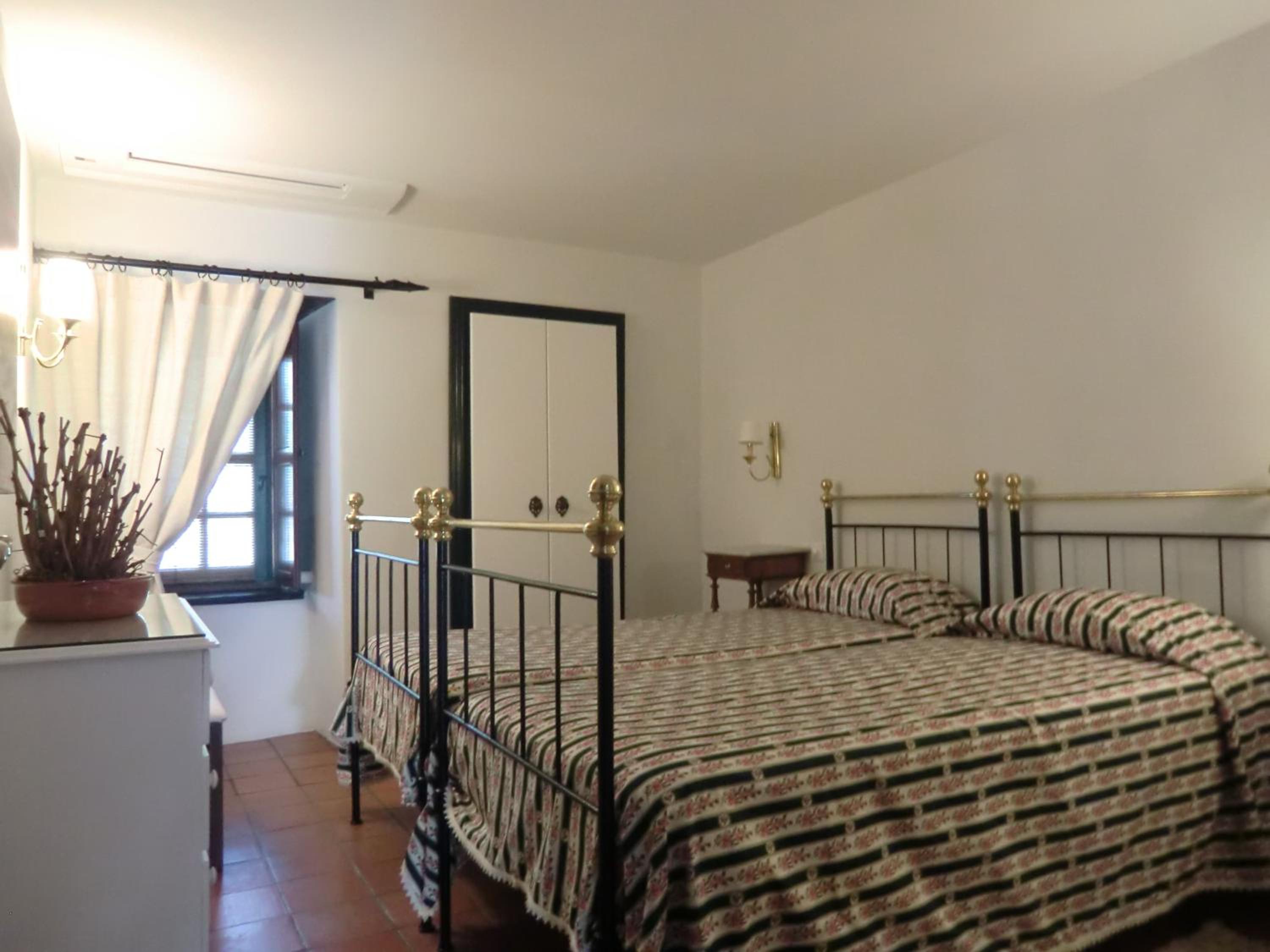 Three-Bedroom House - Photo 4
