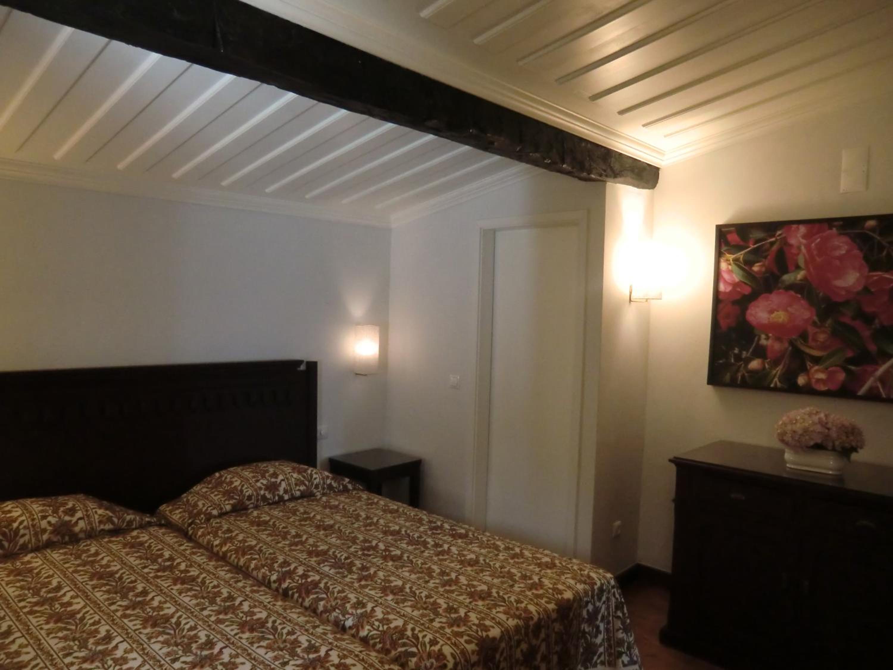 Three-Bedroom House - Photo 8