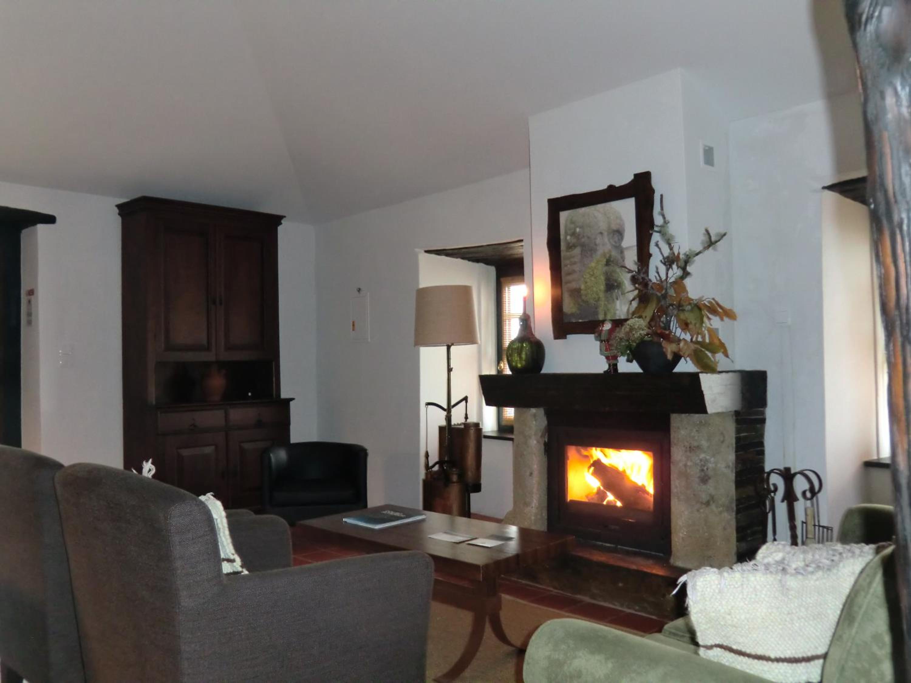 Three-Bedroom House - Photo 2