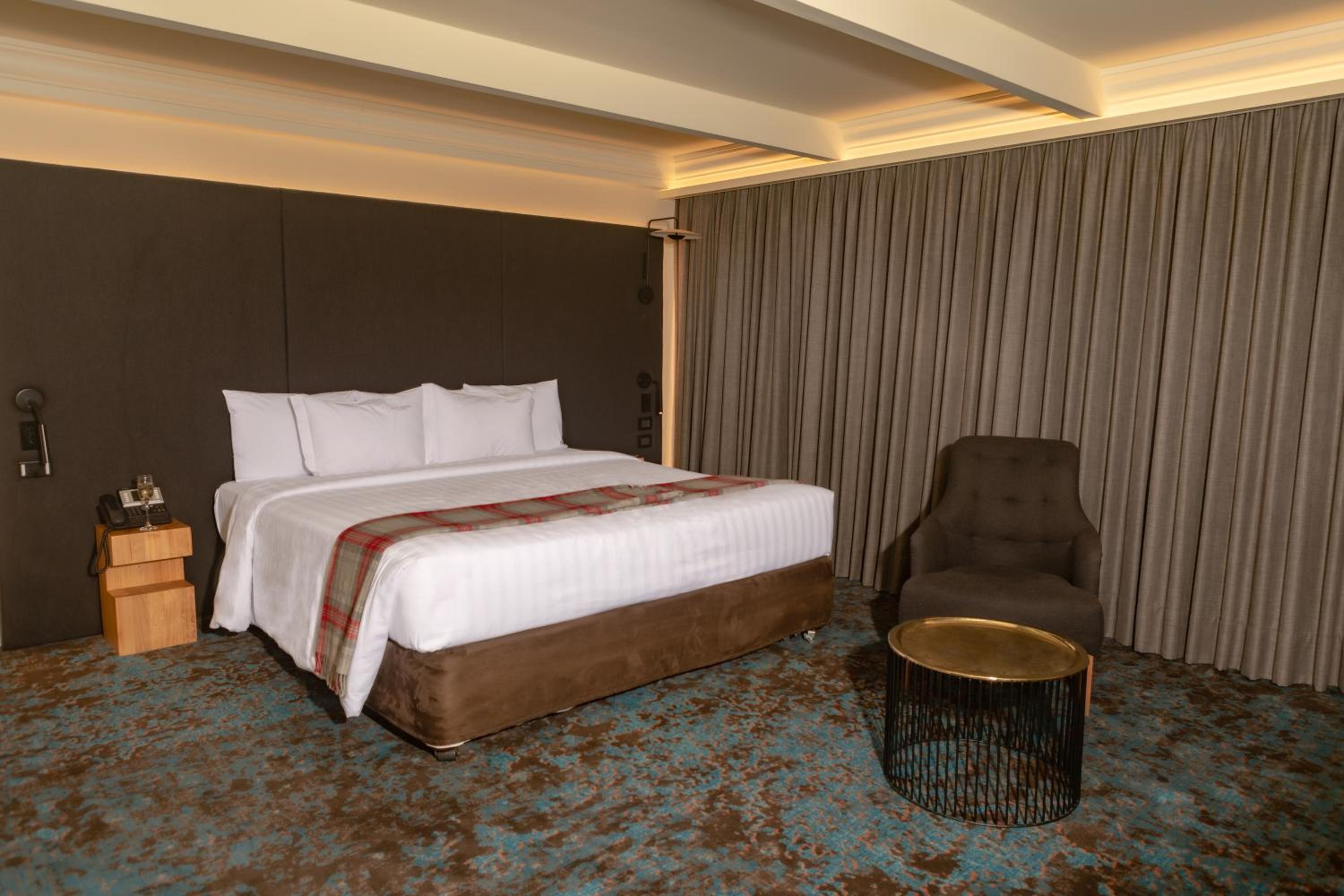Deluxe Queen Room - Photo 1