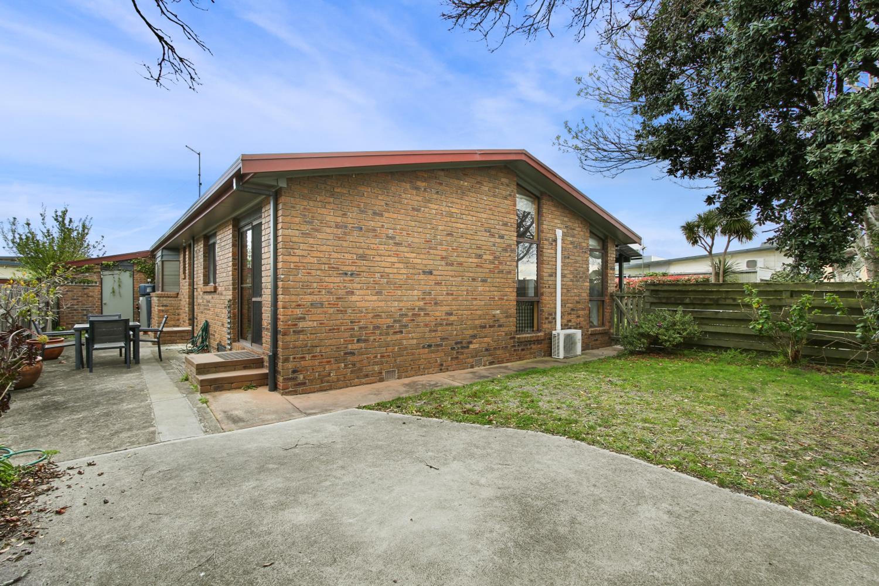 Two-Bedroom House photo 3