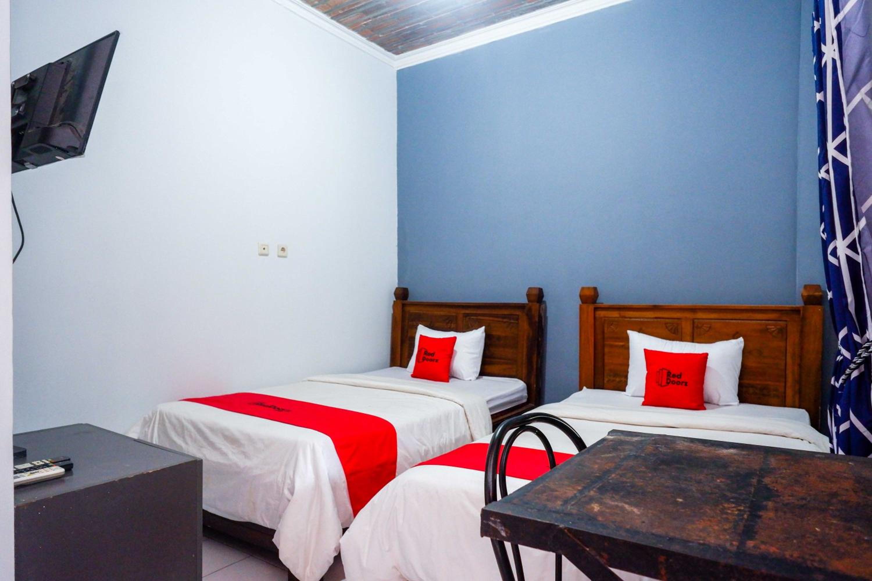 Twin Room - Photo 8