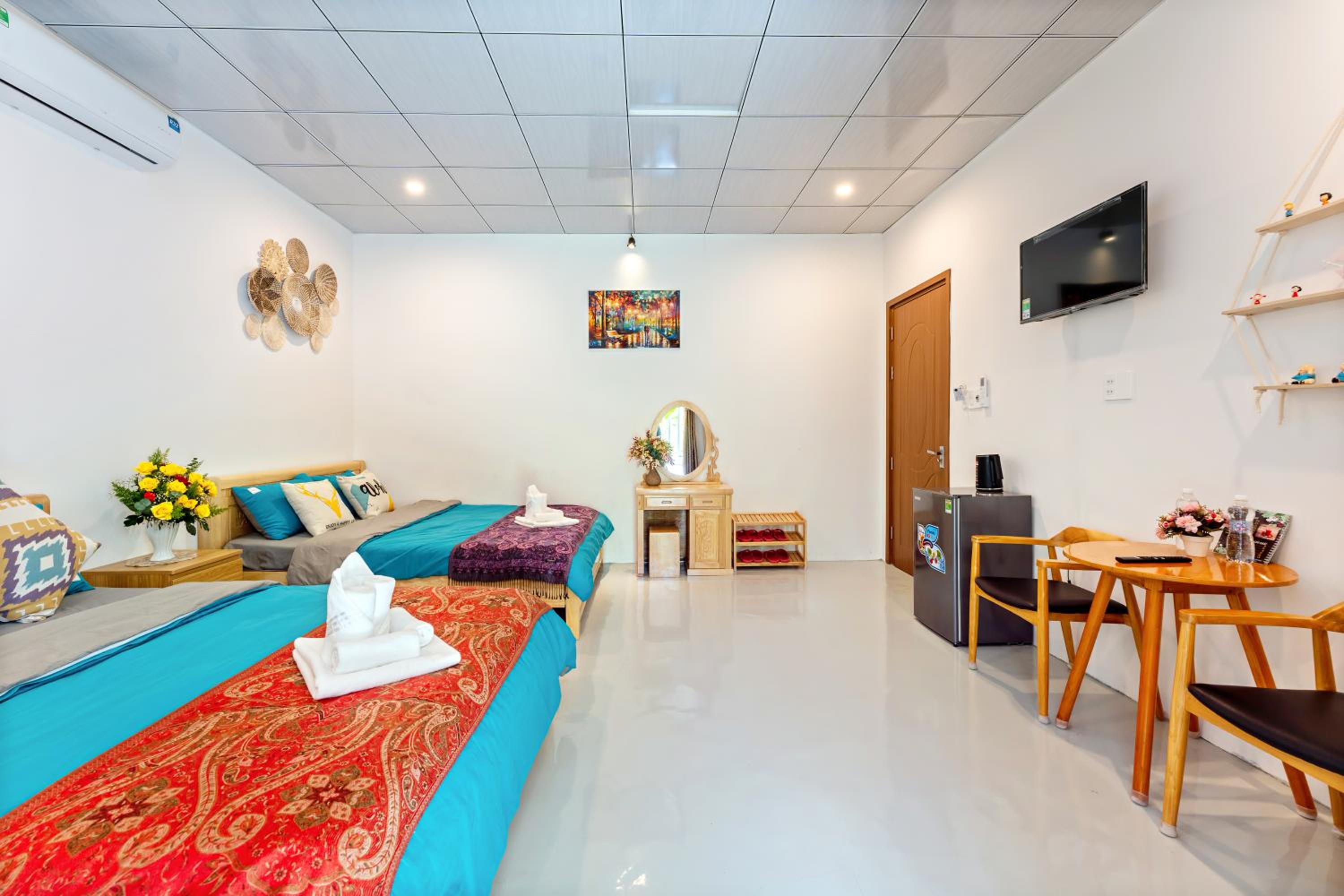 Superior Family Room - Photo 4