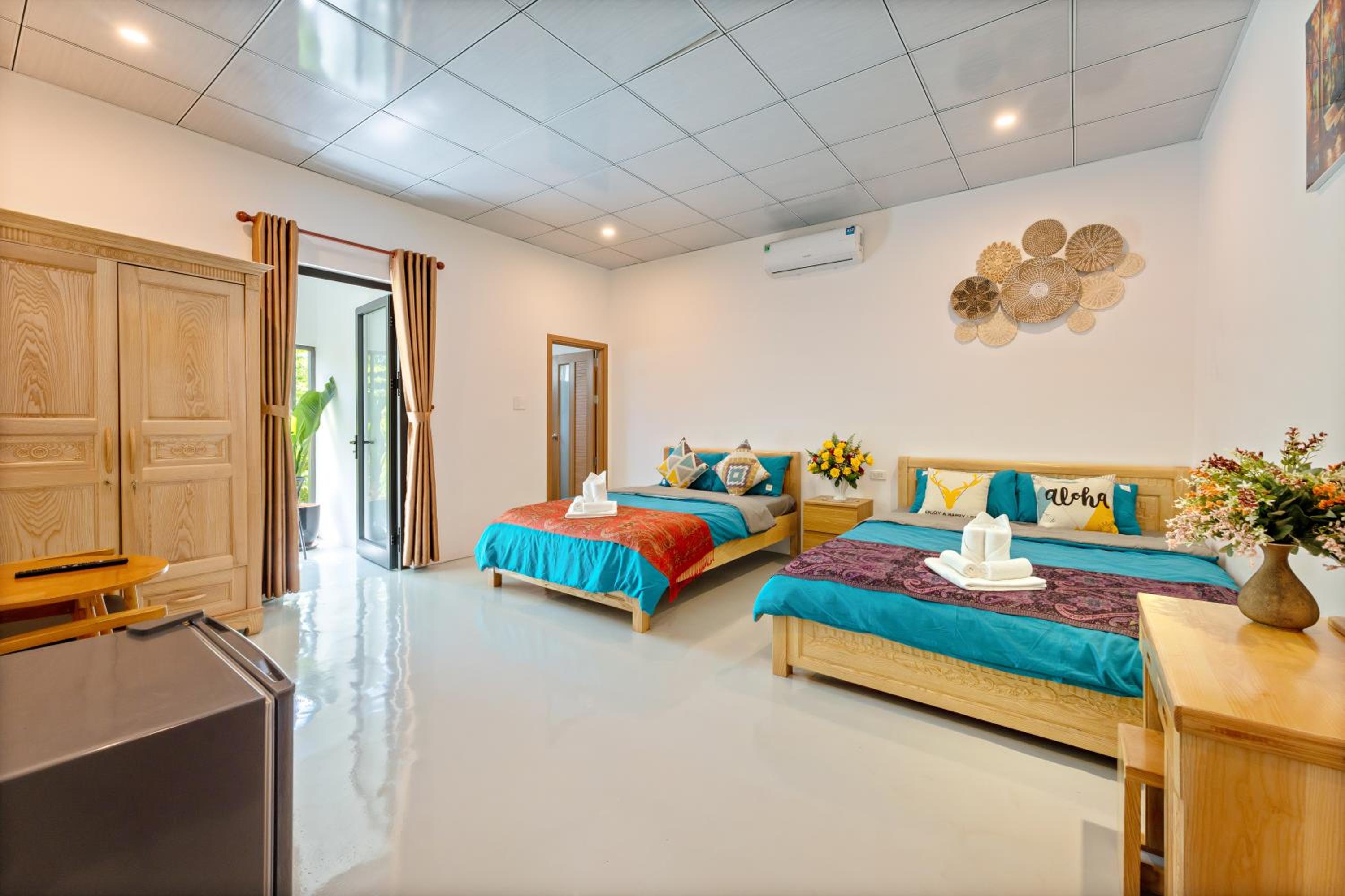 Superior Family Room - Photo 1