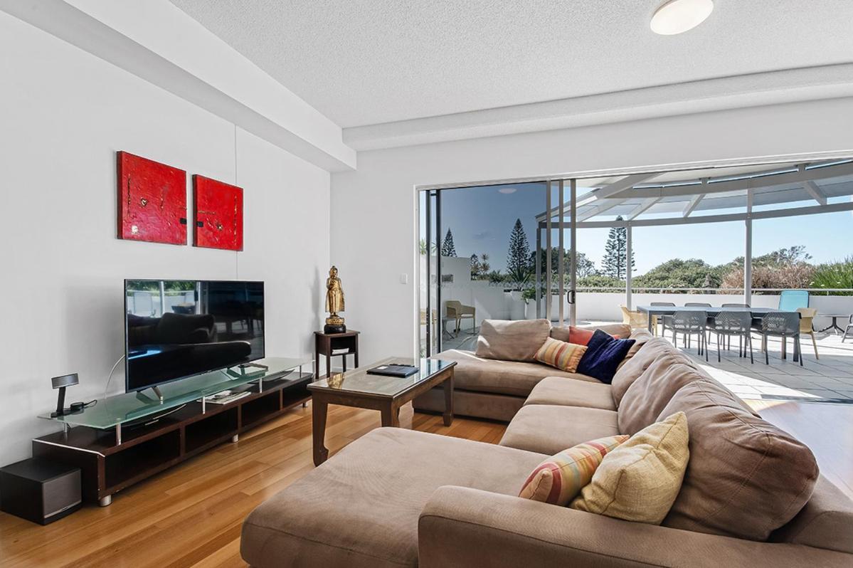 Deluxe Three Bedroom Apartment with Garden View photo 2