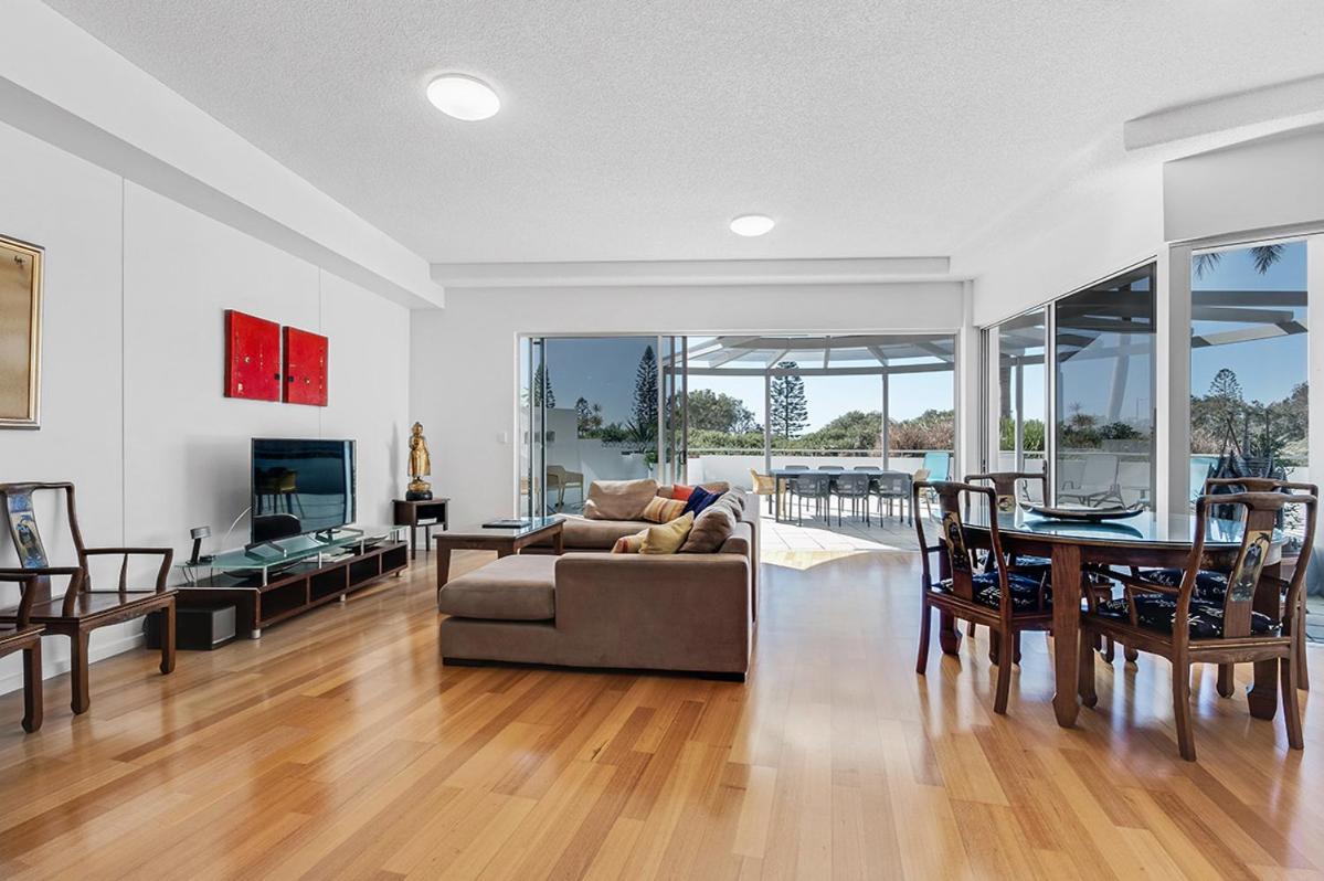 Deluxe Three Bedroom Apartment with Garden View photo 3