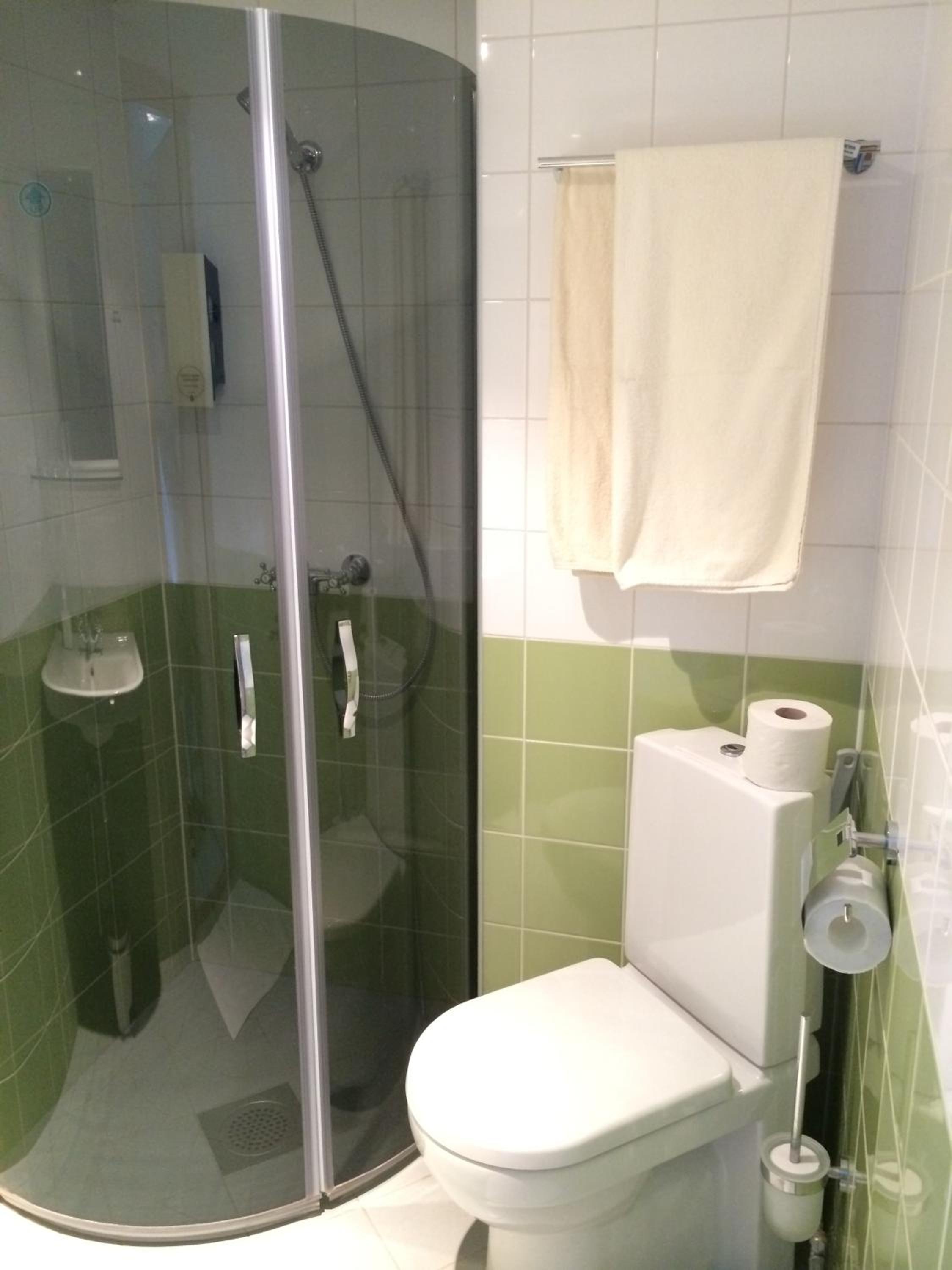 Double or Twin Room - Photo 4