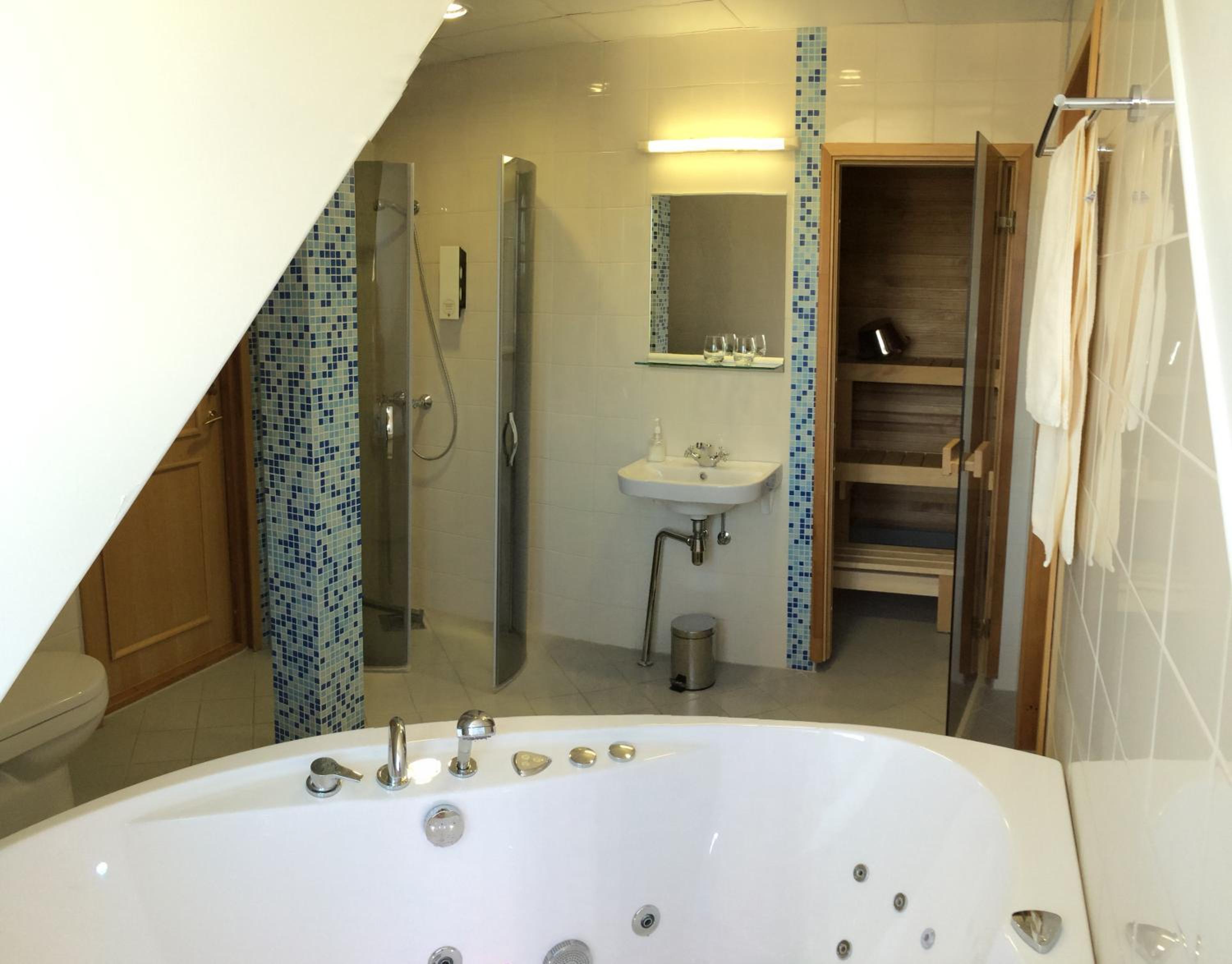 Suite - Photo 3