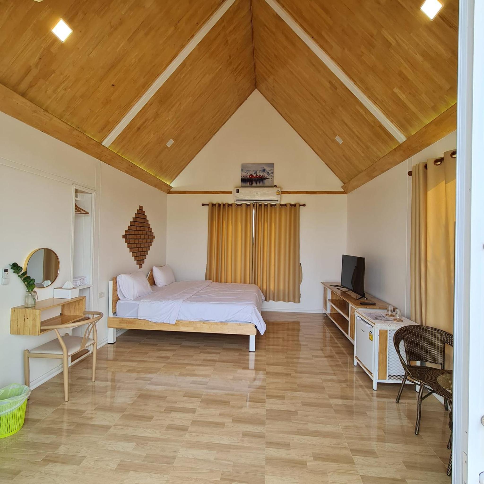 Double Room with Private Bathroom - Photo 6