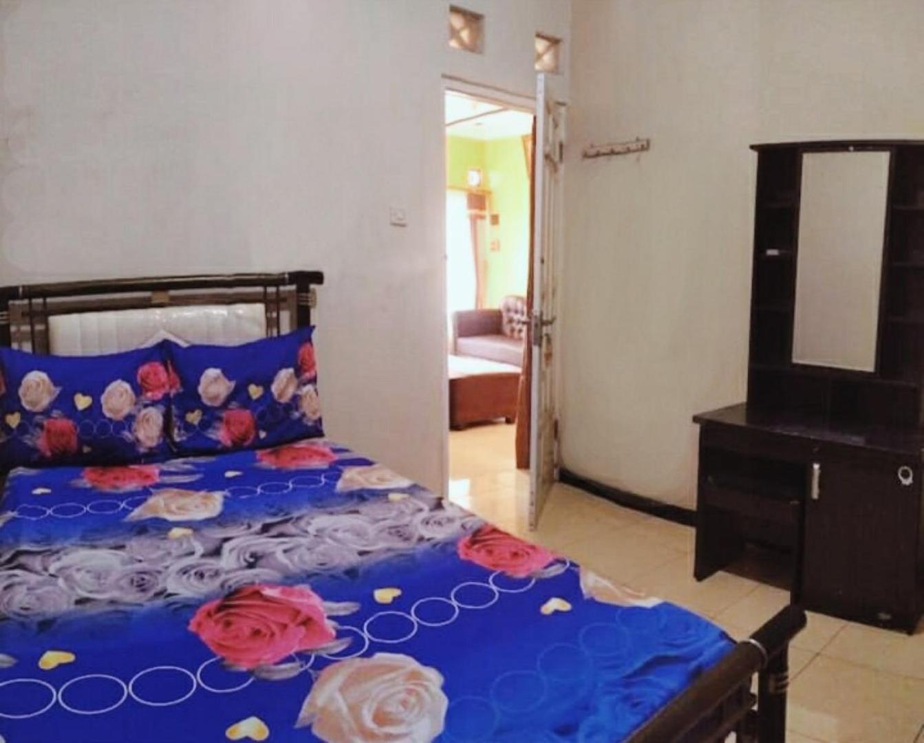 Three-Bedroom House - Photo 3