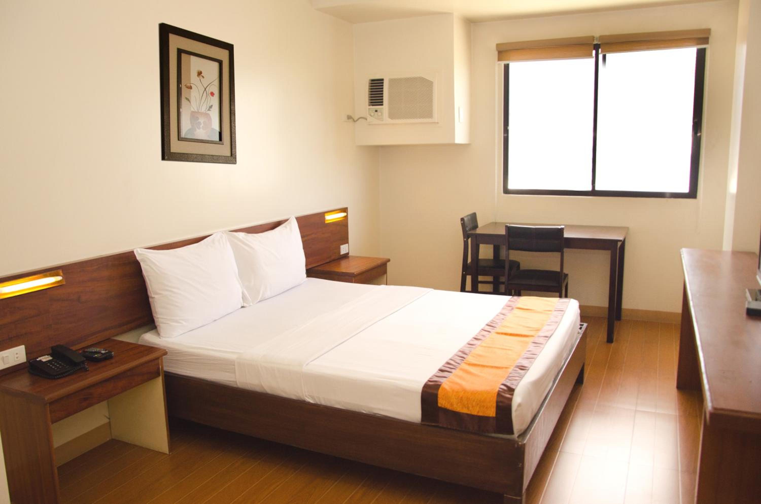 Standard Queen Room