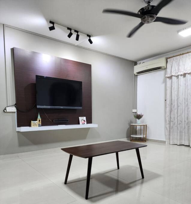 Three-Bedroom House photo 2