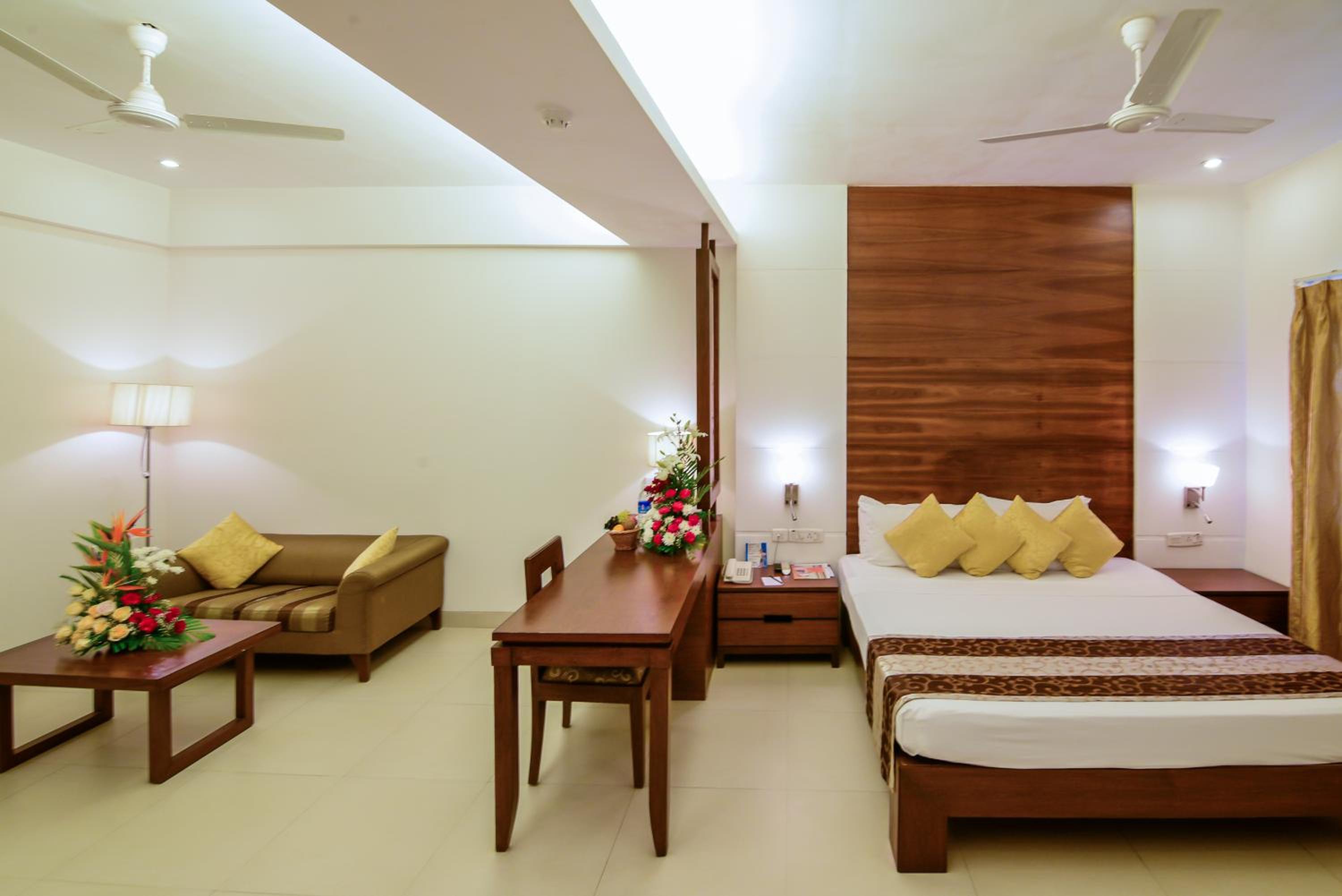 Executive Suite - Photo 1