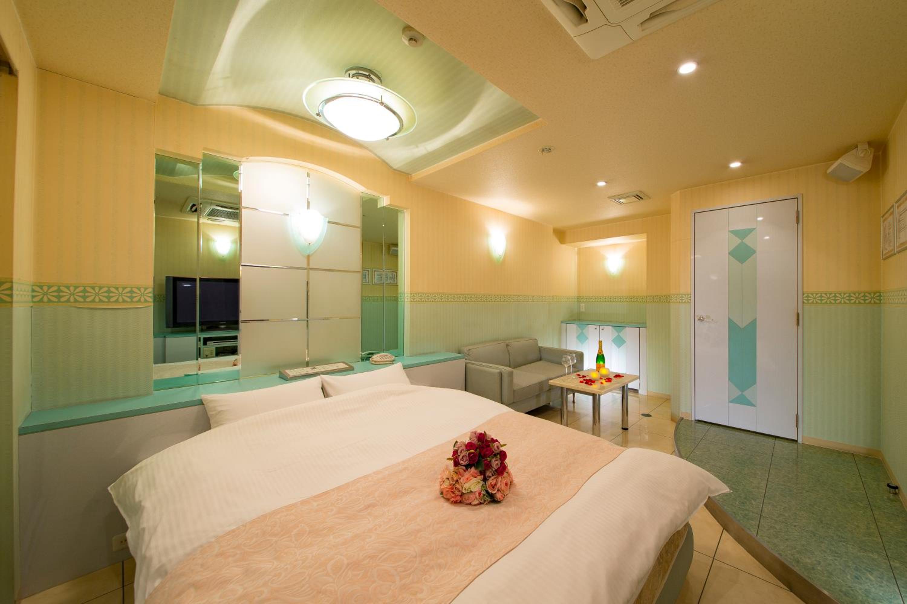 Double or Twin Room with Private Bathroom - Photo 34
