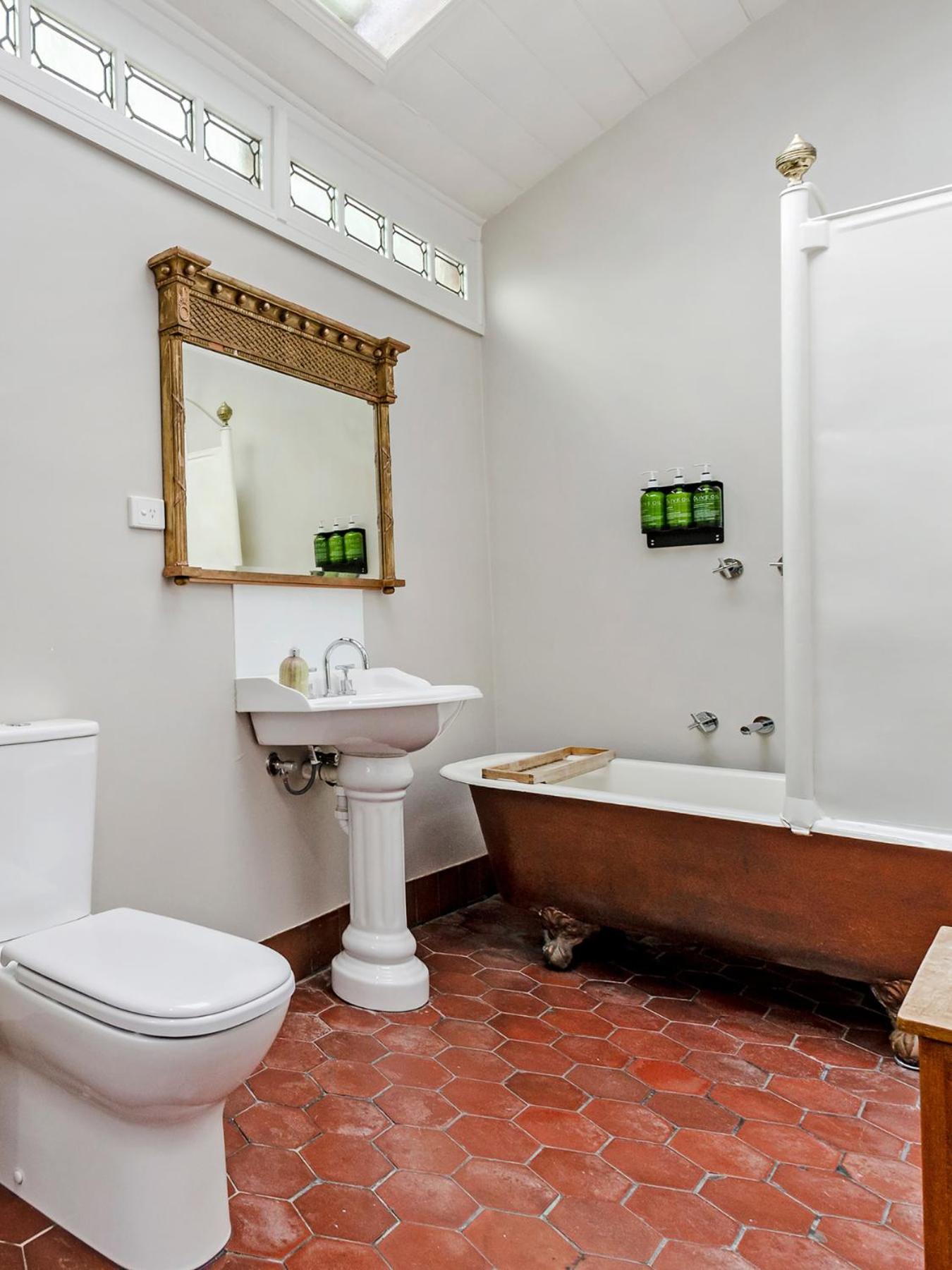 Three-Bedroom Apartment - Photo 7