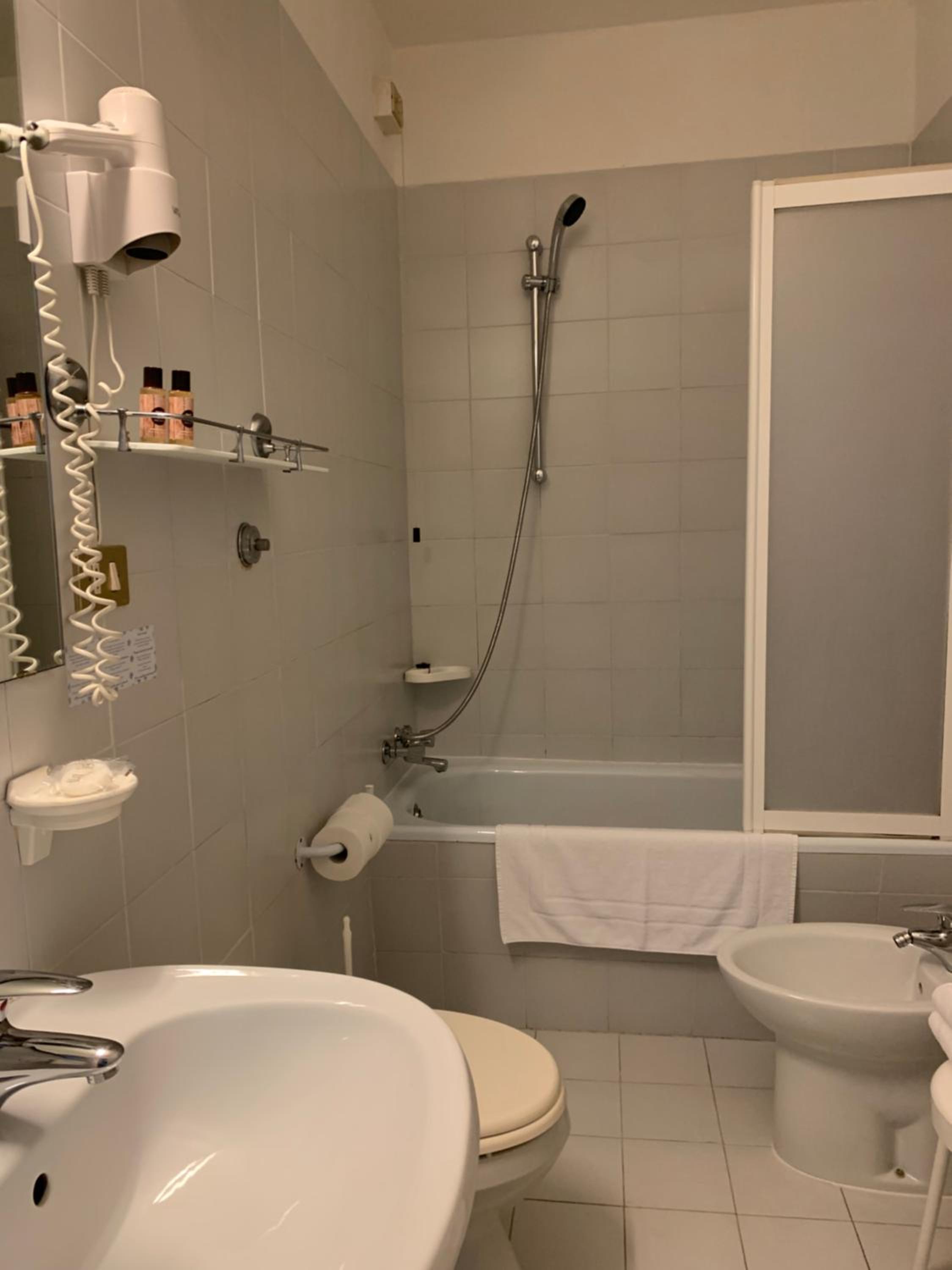 Standard Double Room - Photo 4
