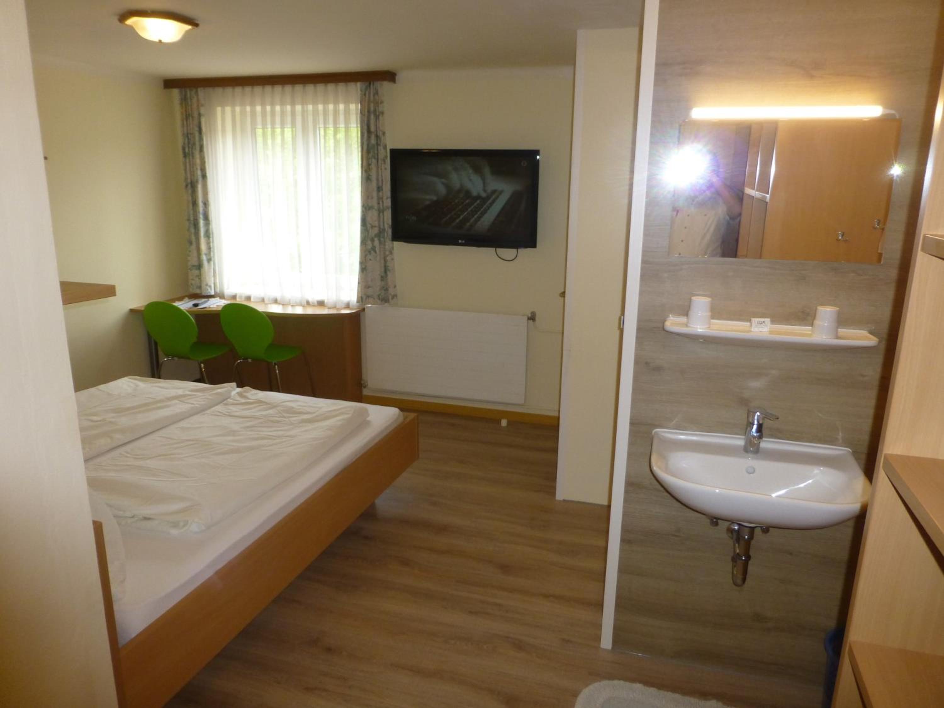 Standard Double Room - Photo 5