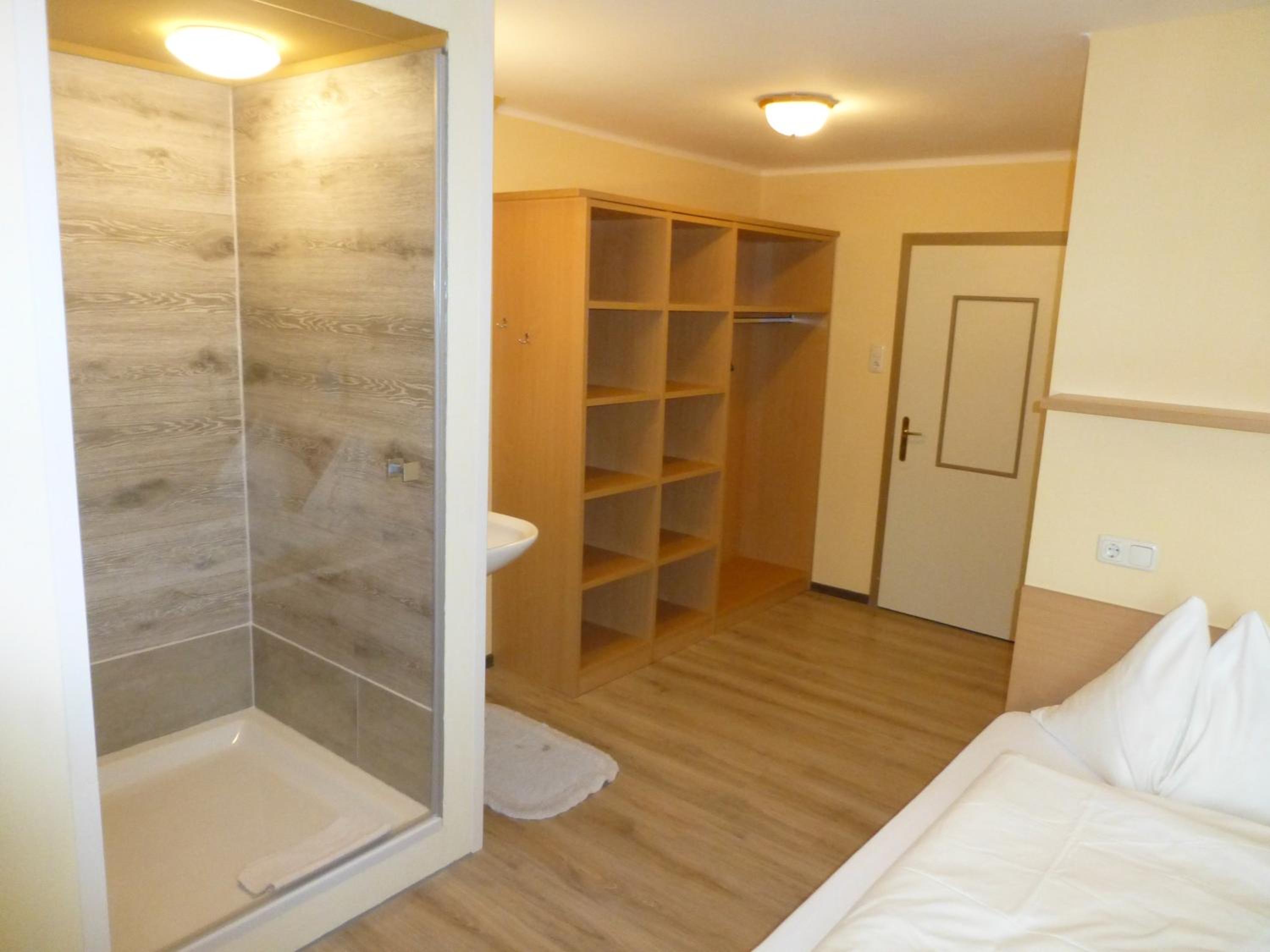 Standard Double Room - Photo 4