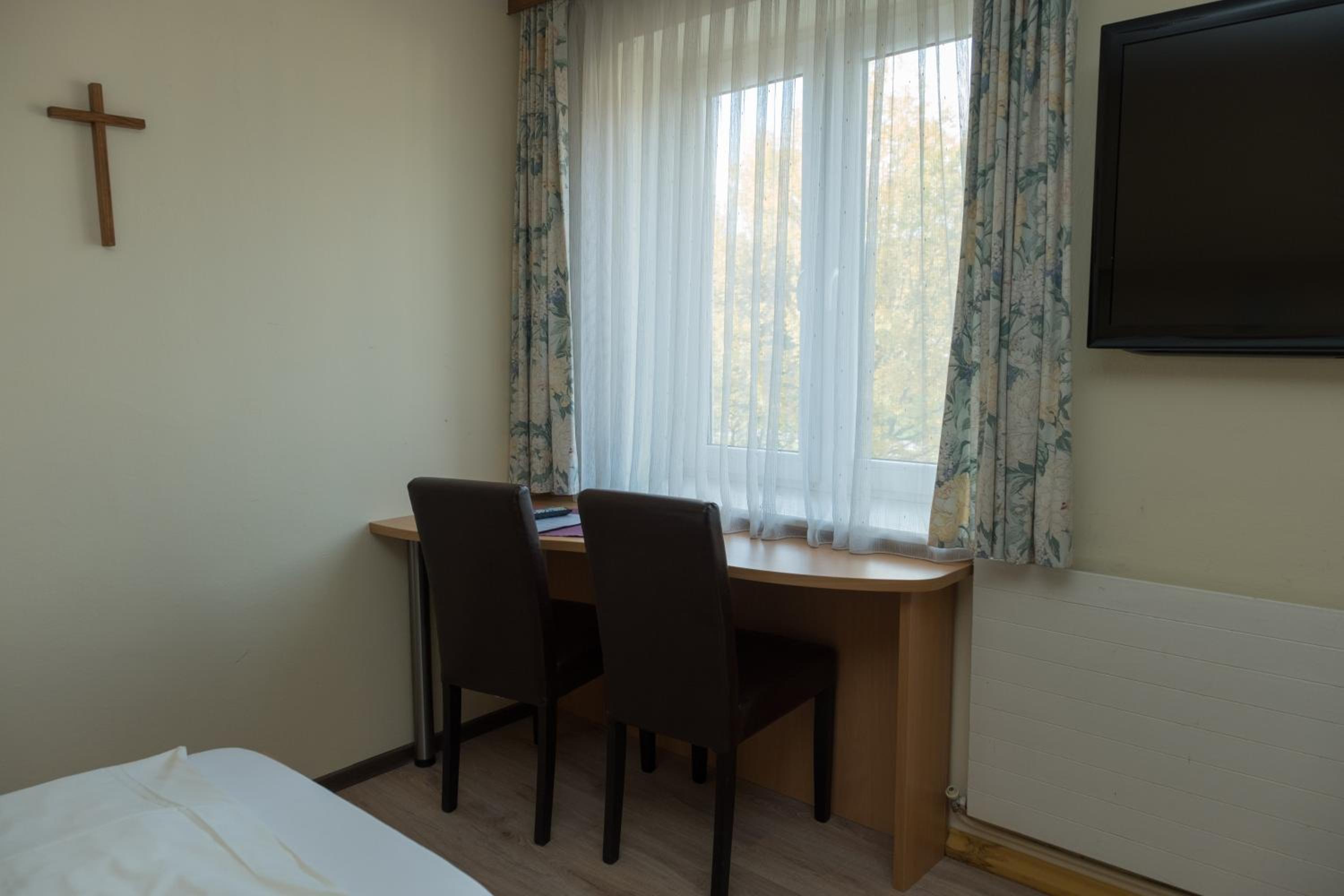 Standard Double Room - Photo 10