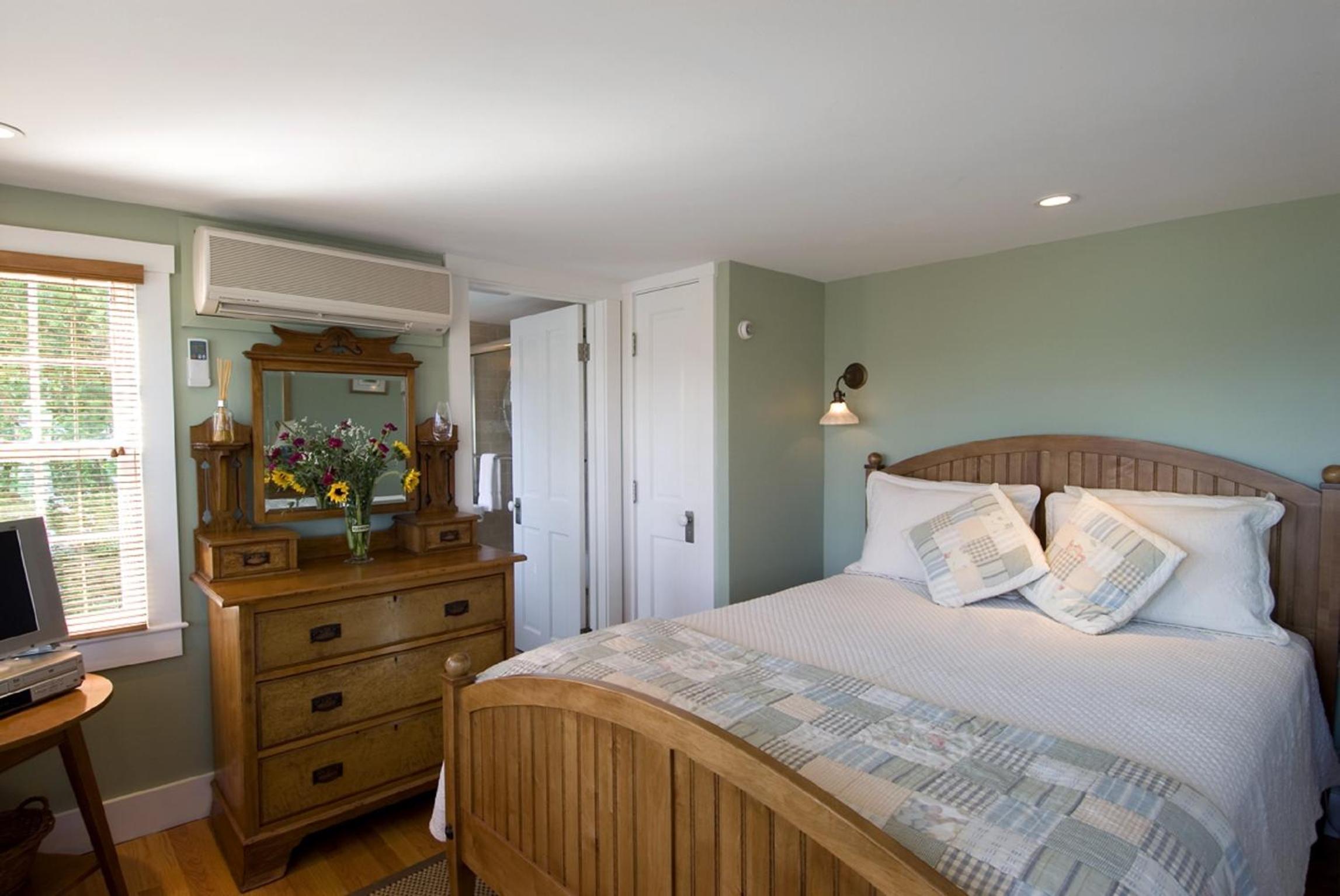 Queen Room with Garden View