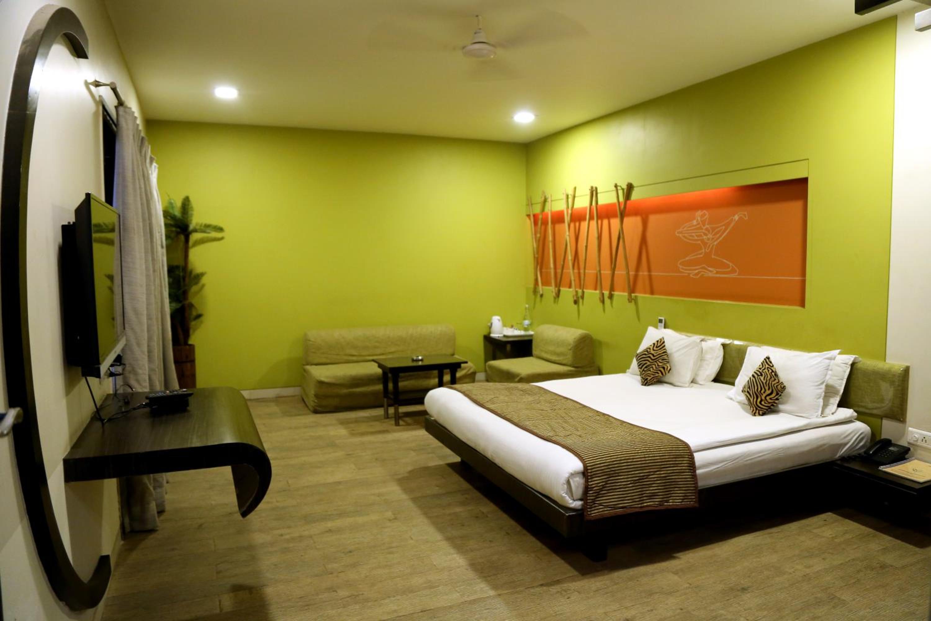 Executive Suite - Photo 2